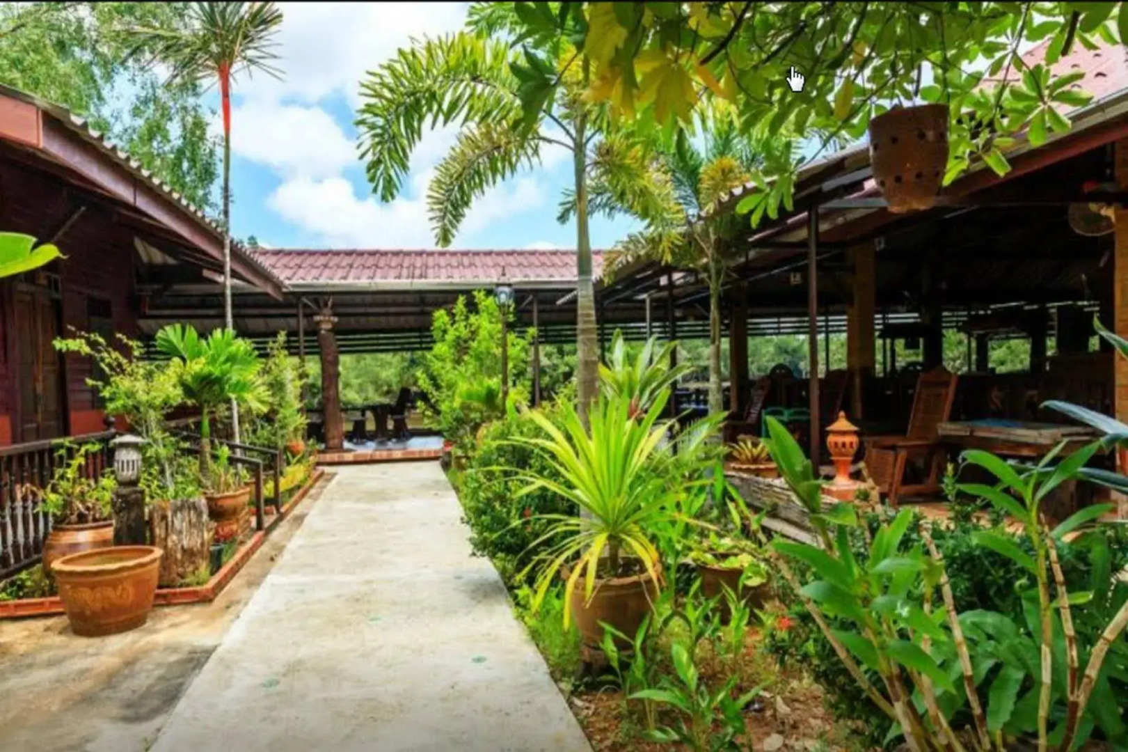 Pop Riverside Homestay