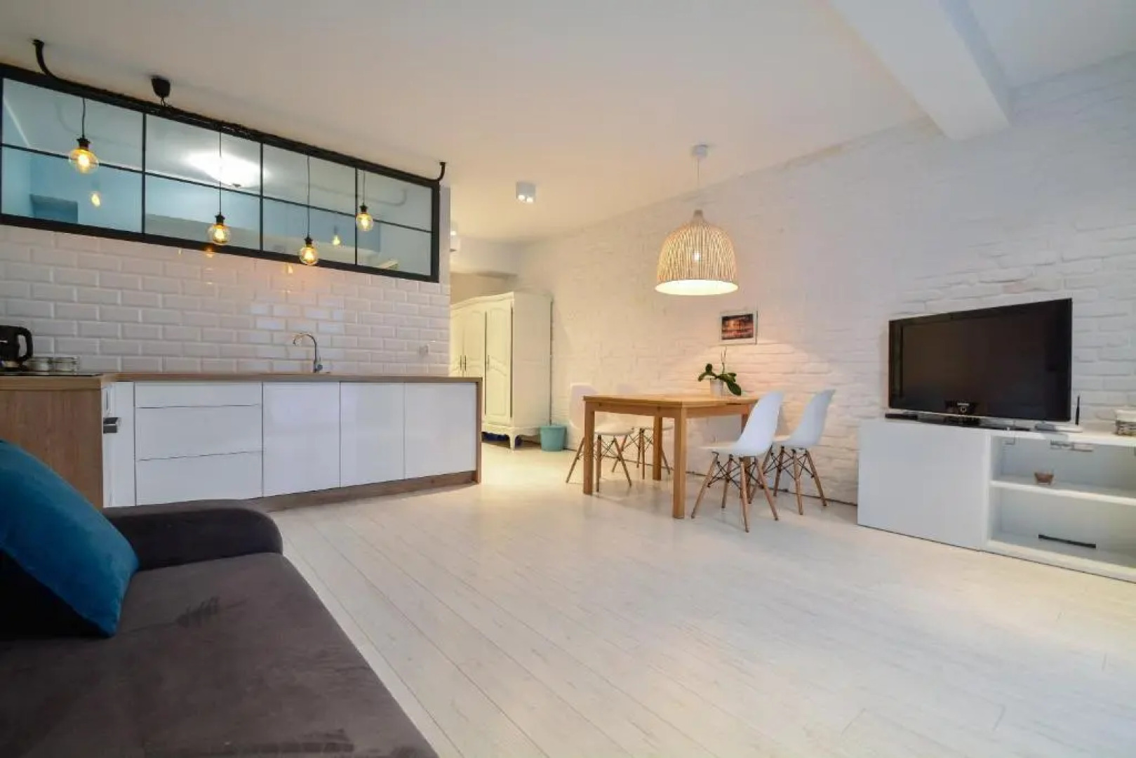 Apartamenty Bryza - Debina