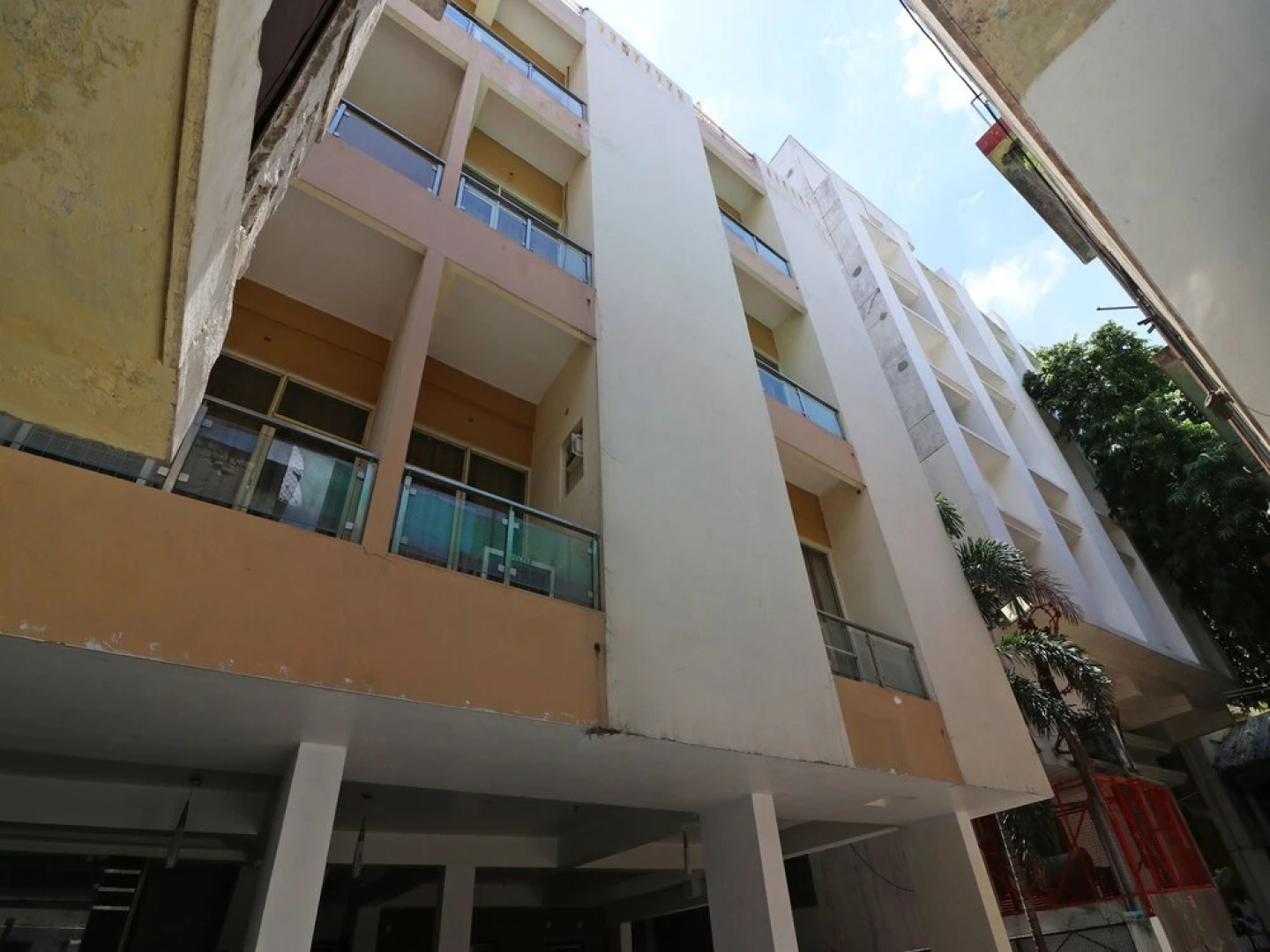 OYO 16592 Hotel Global Inn