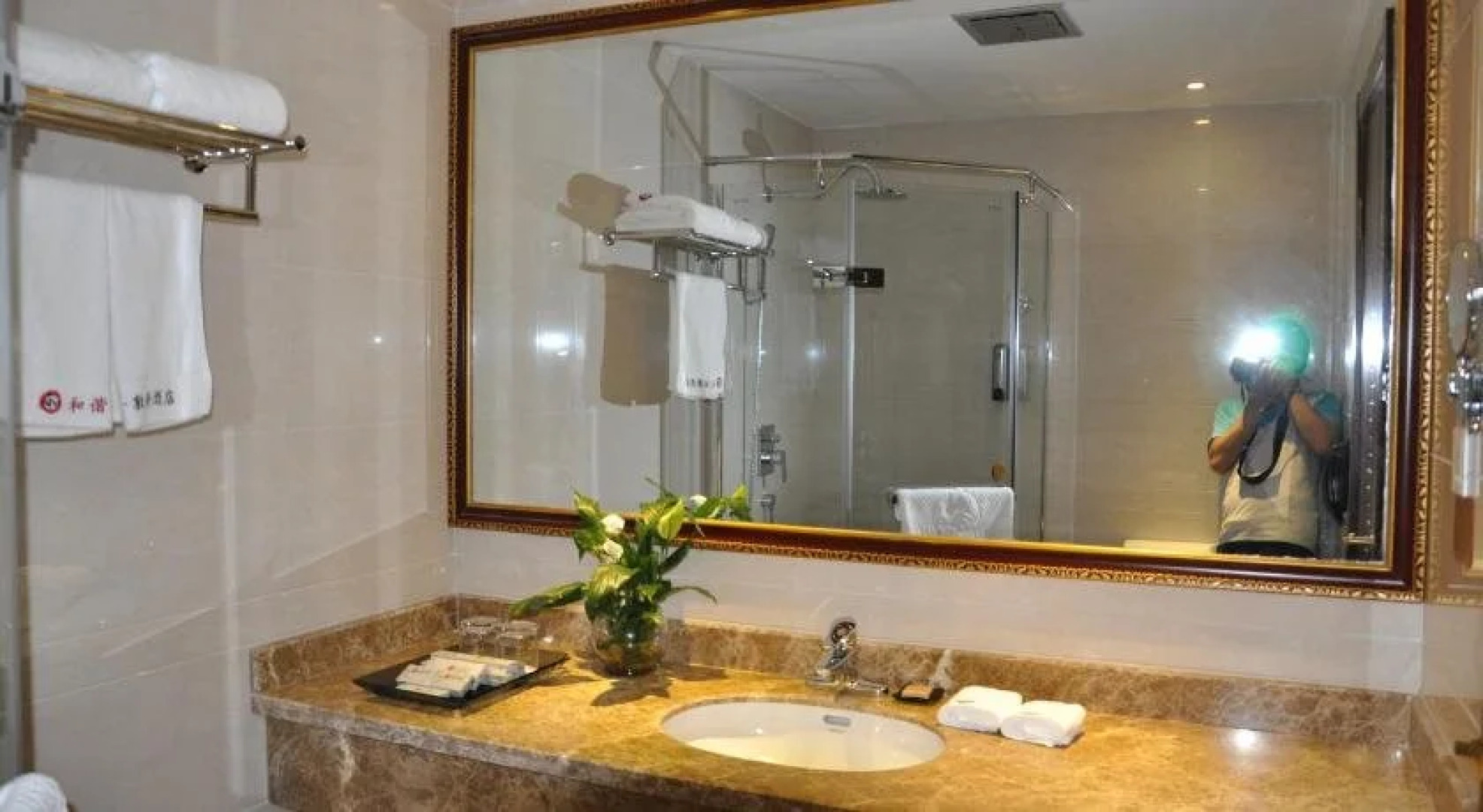 Harmonious Dunpu Hotel