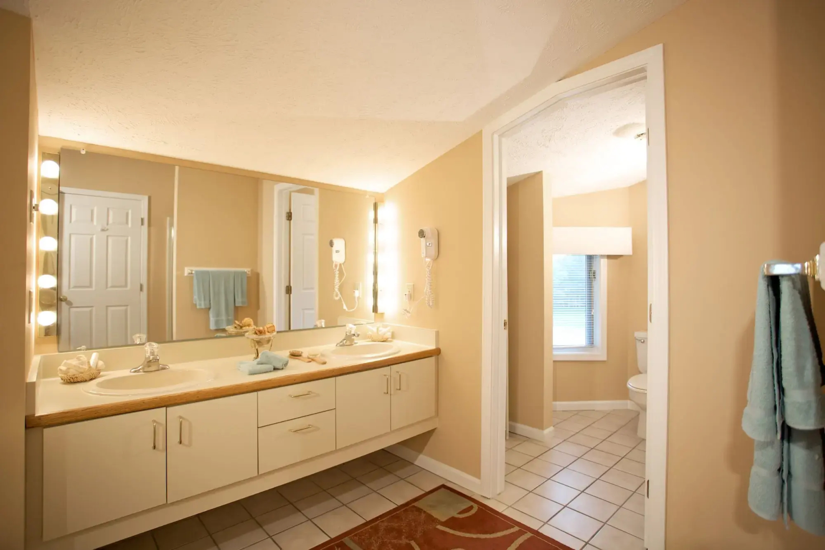 Pointes North Beachfront Hotel – 2 Person Spa Tub Studios