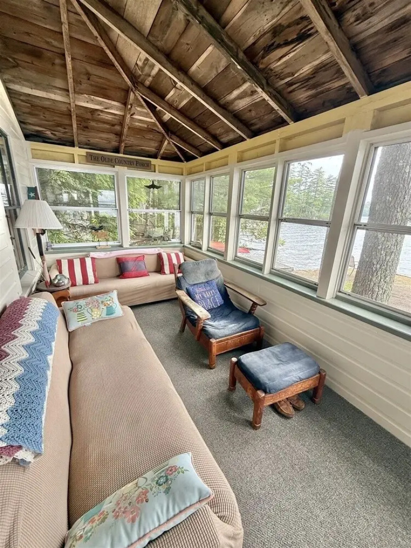 Paradise Point Limit 10 4 Bedroom Cottage by RedAwning
