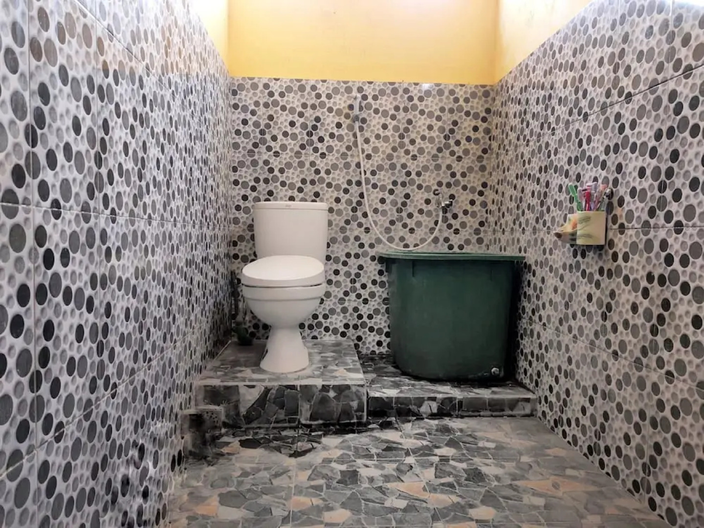 OYO 92357 Zzip Homestay