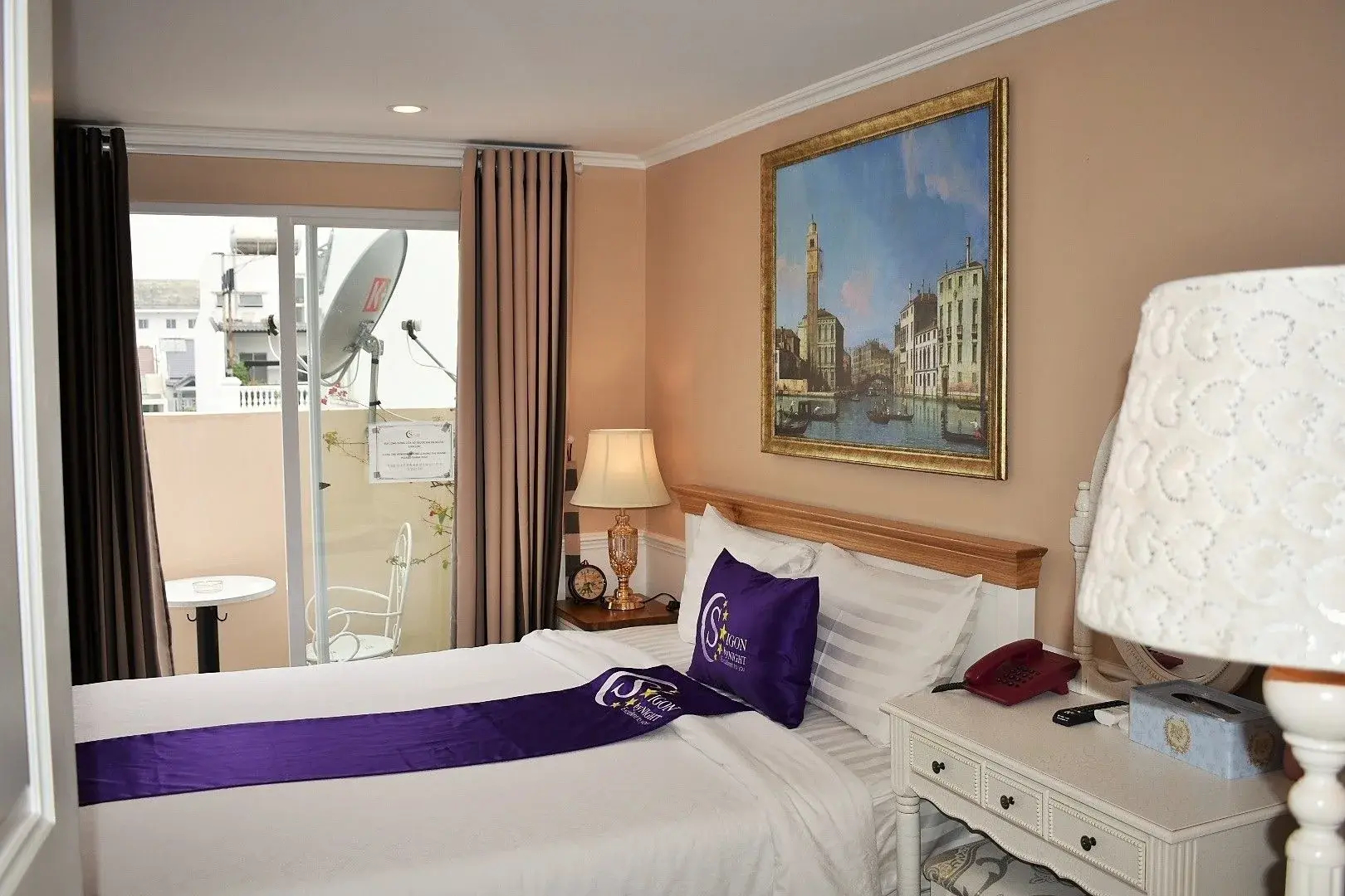 Saigon By Night Luxury Hotel