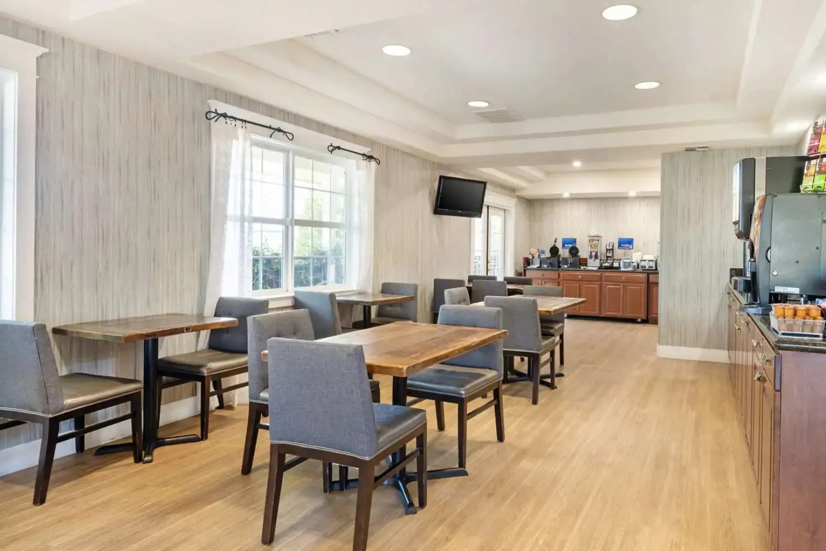 Best Western Cedar Inn & Suites