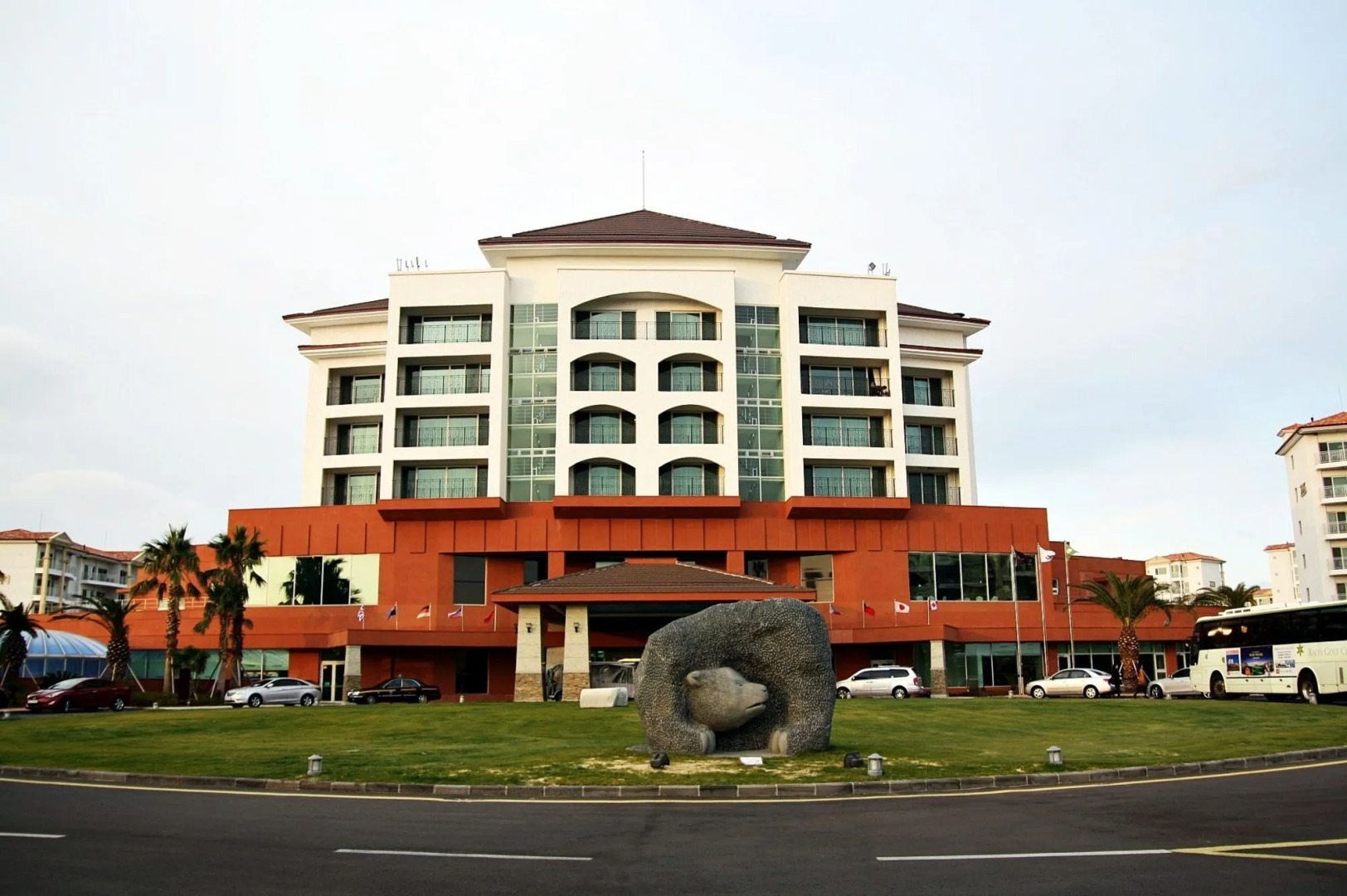 Raon Hotel & Resort