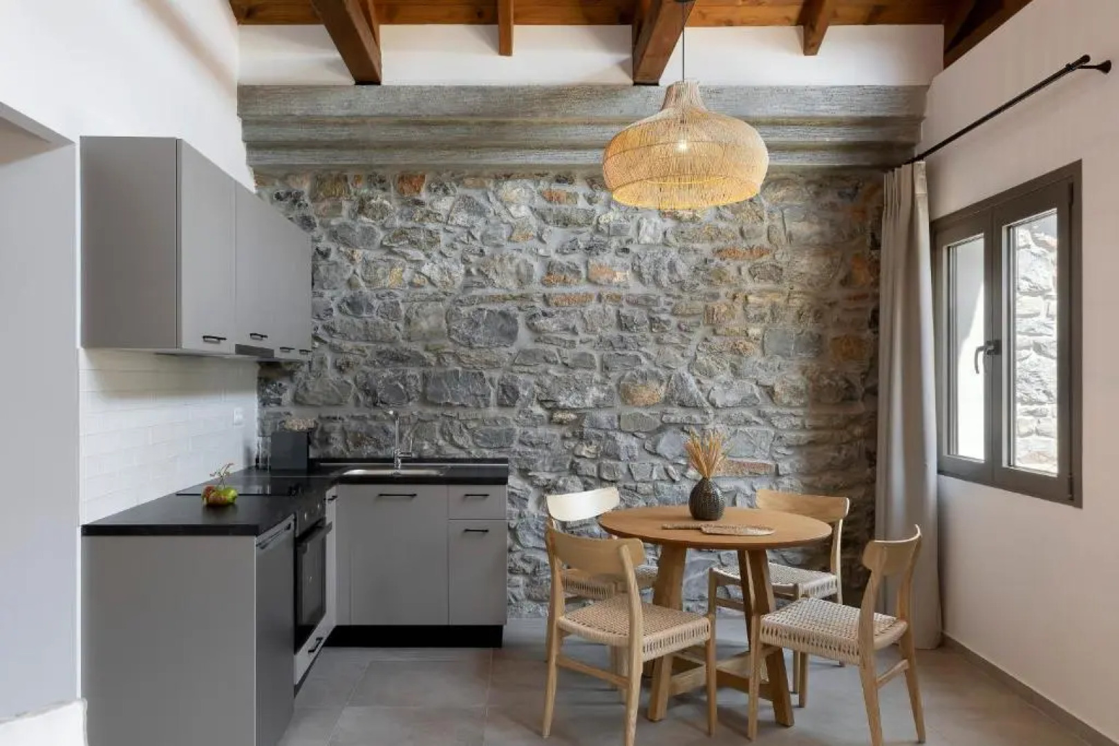 Lichnos Luxury Suites