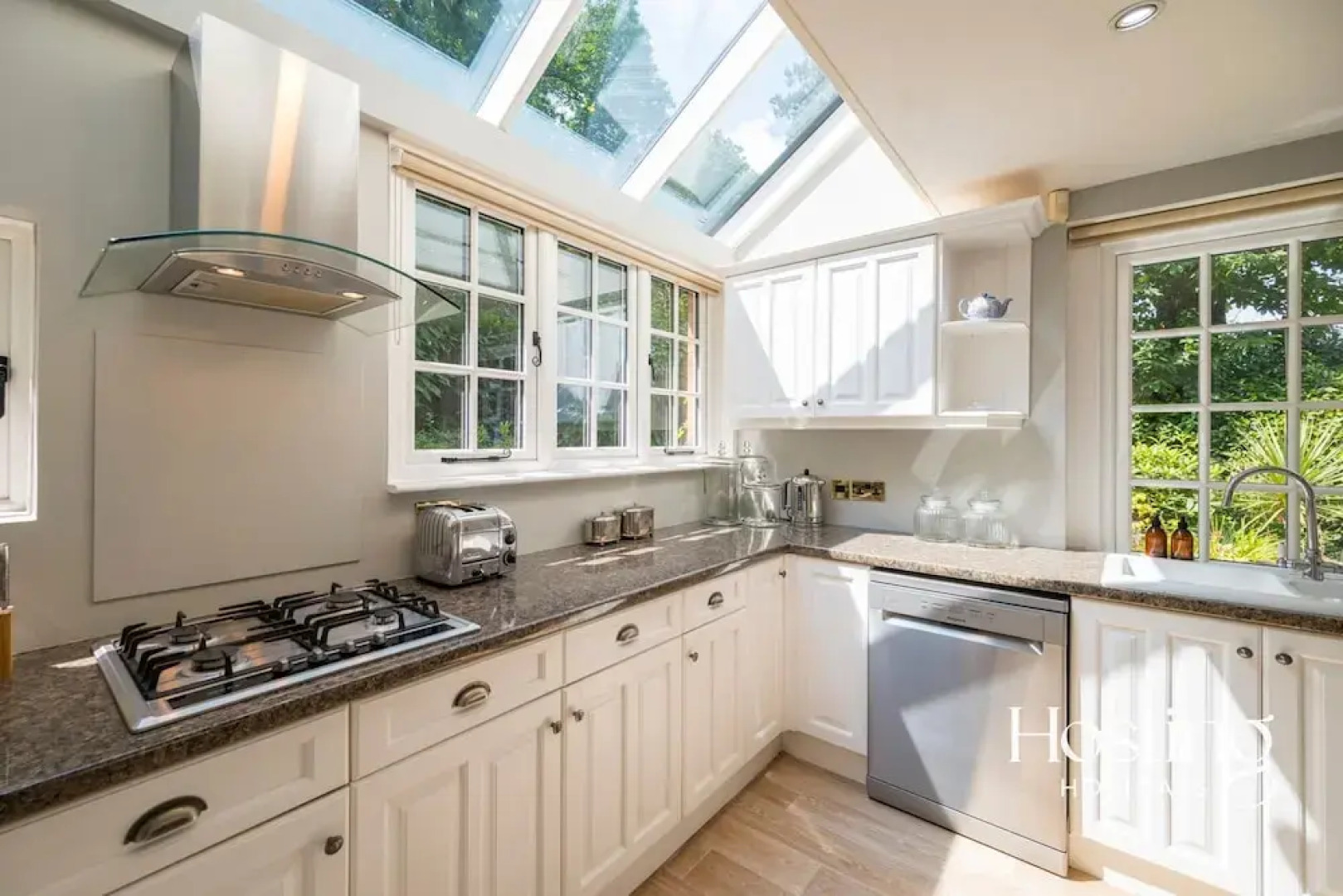 Magnolia Lodge - 4 Beds Fabulous Garden Parking