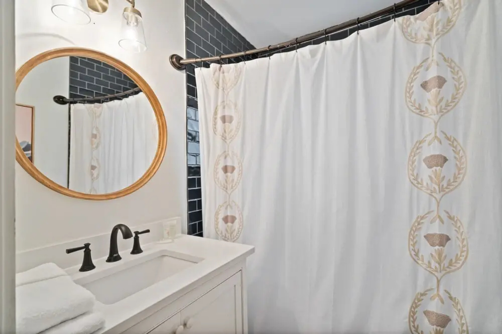 Gorgeous Tiny Home Just 5 min From Signor Vineyards!