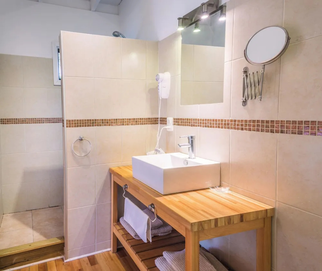 LA MAISON Suites & Gastronomía