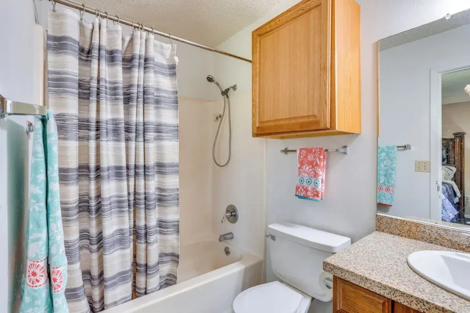 6 Mi to Ellen Trout Zoo: Family Home w/ Yard!