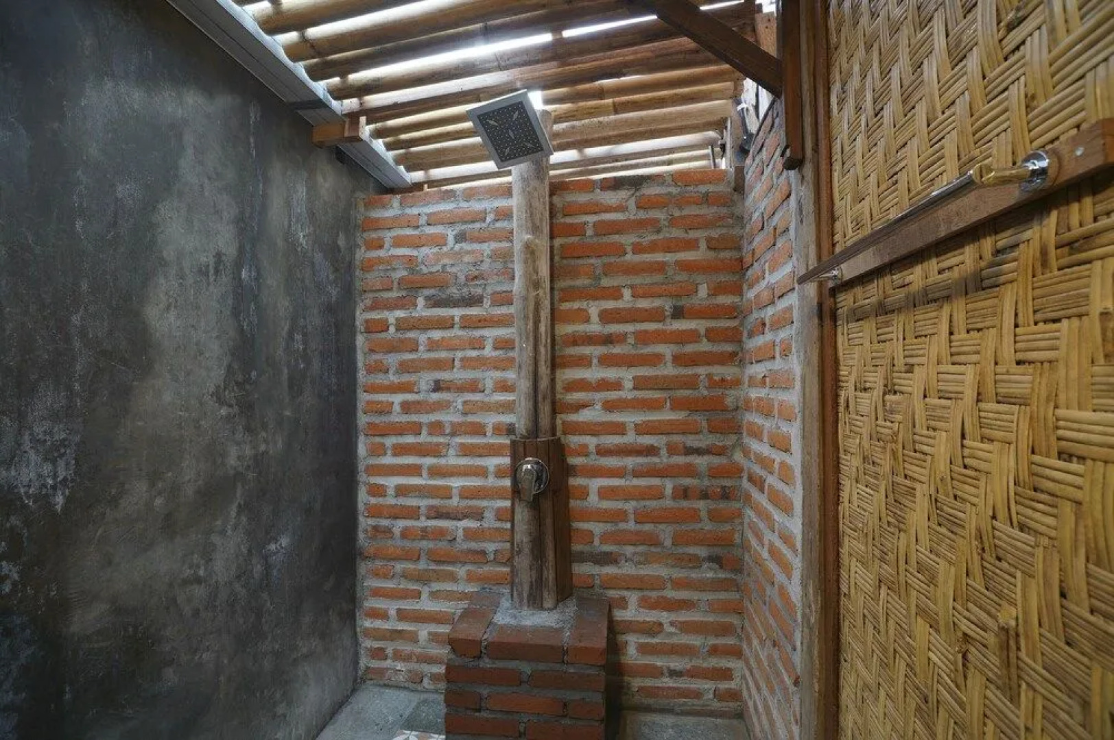 Oyo 2523 Kayu Beach Villa