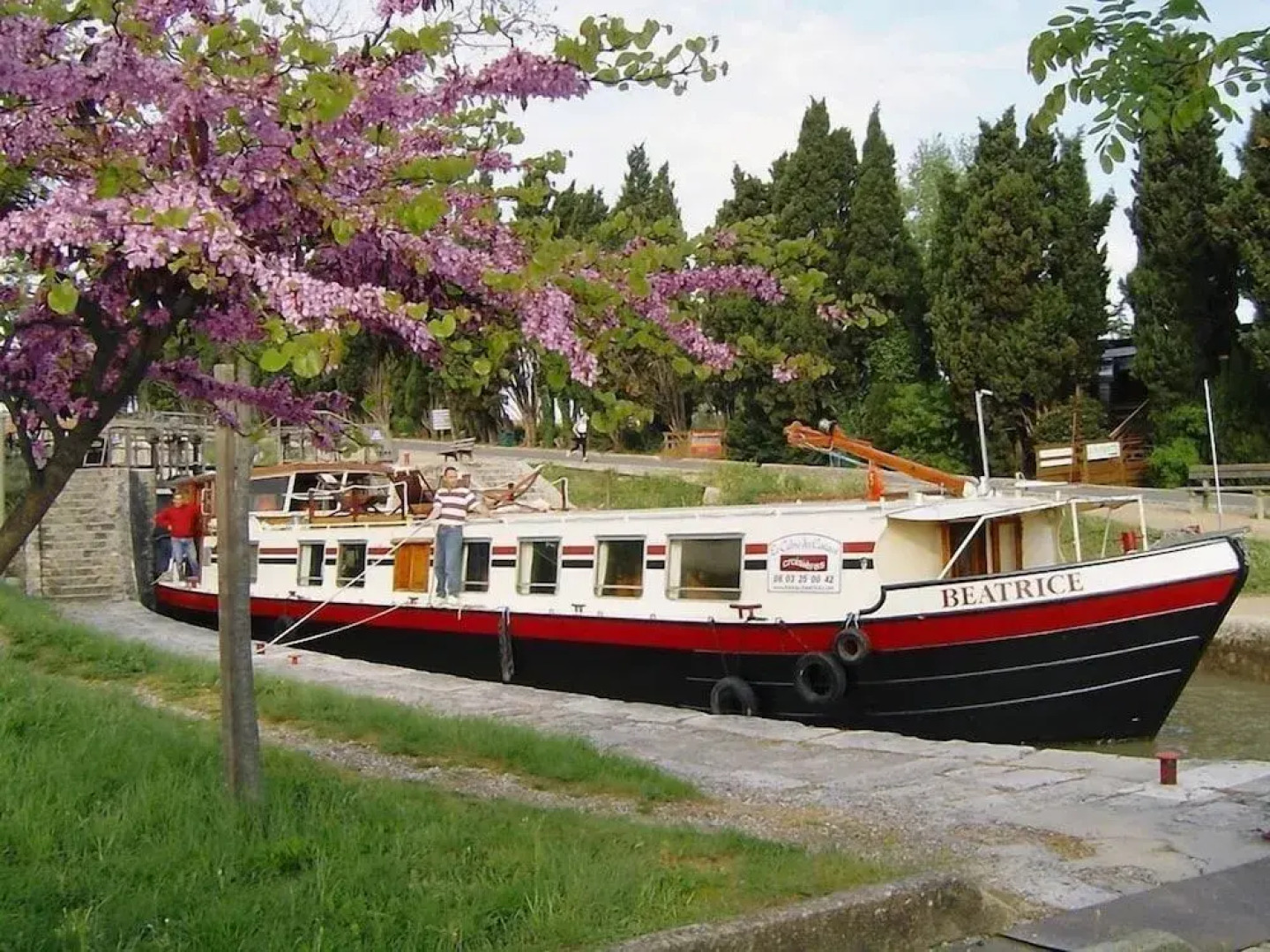 Barge Beatrice cruises on the Canal du Midi