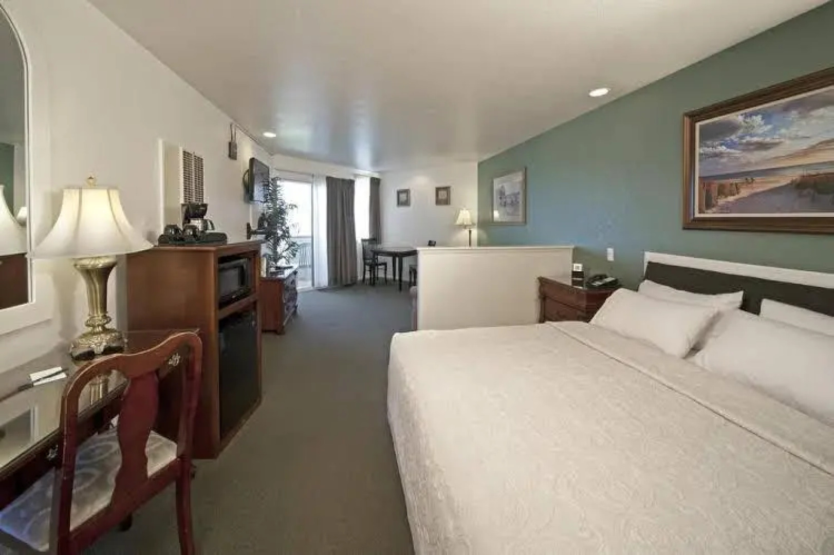 Shoreline Inn