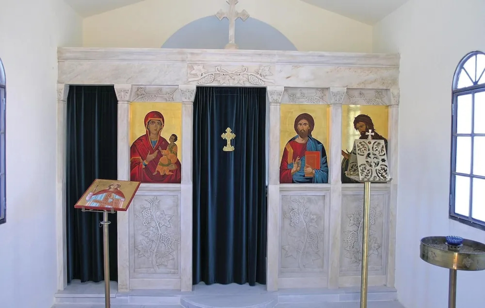 Amazing Home in Ampela, Syros With 6 Bedrooms and Outdoor Swimming Pool