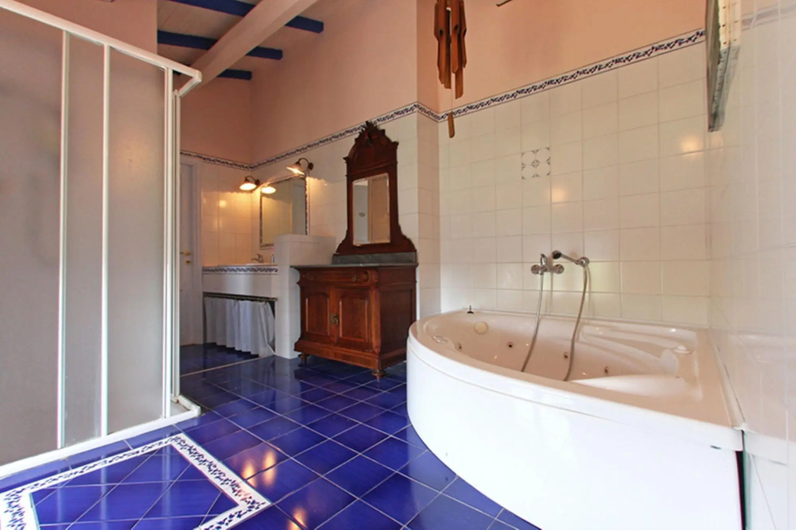 Podere Sassolegno is a uniquely charming house where you can happily spend time relaxing in the gard-Podere Sassolegno