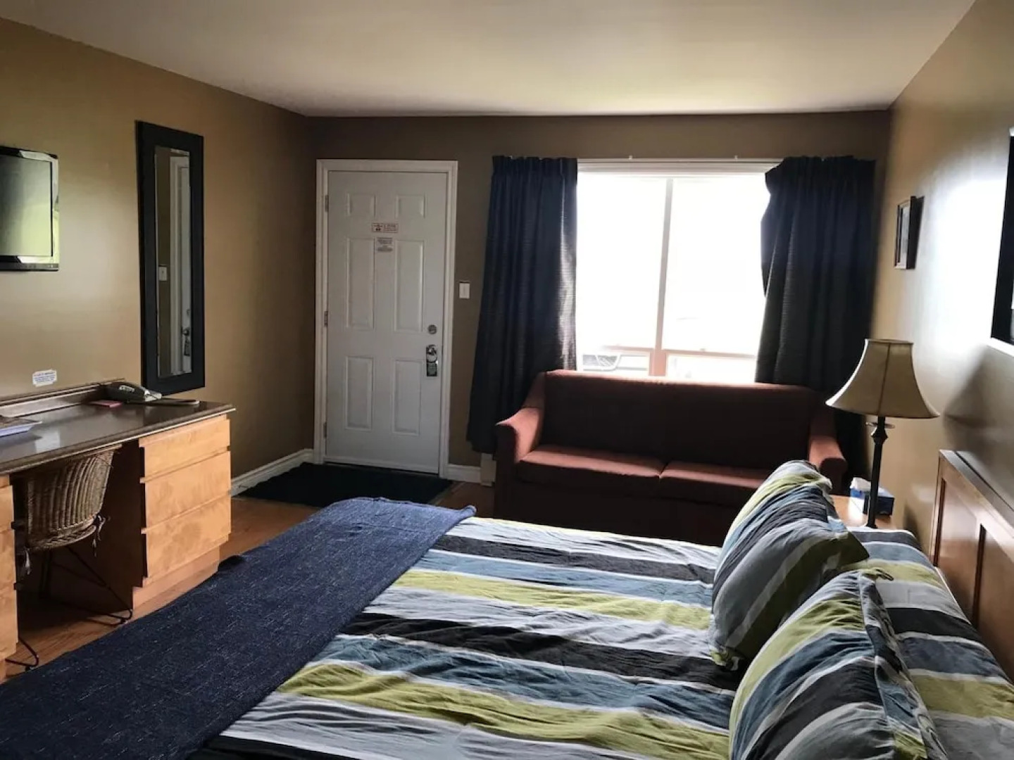 Anchor Motel and Suites