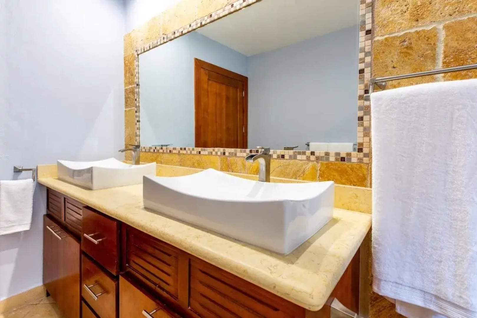 2 Bedroom Ocean-View Condo with Pool