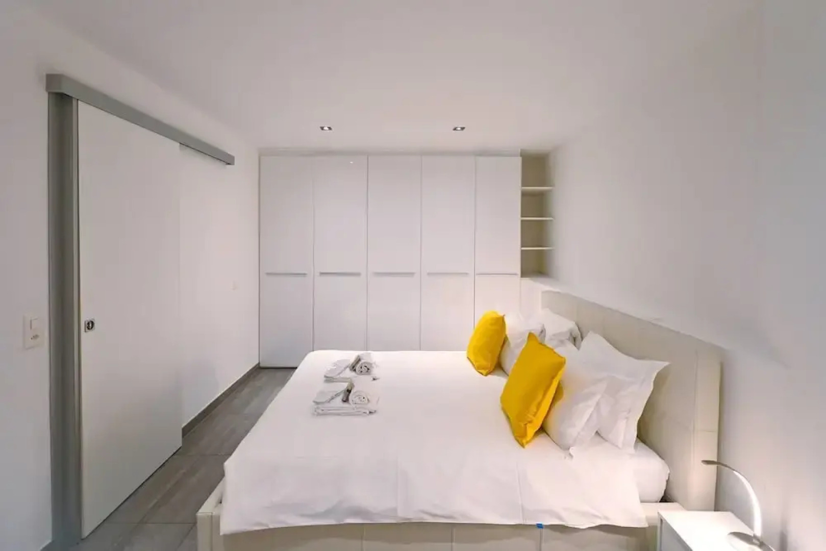 Sunny Suite With Lake View