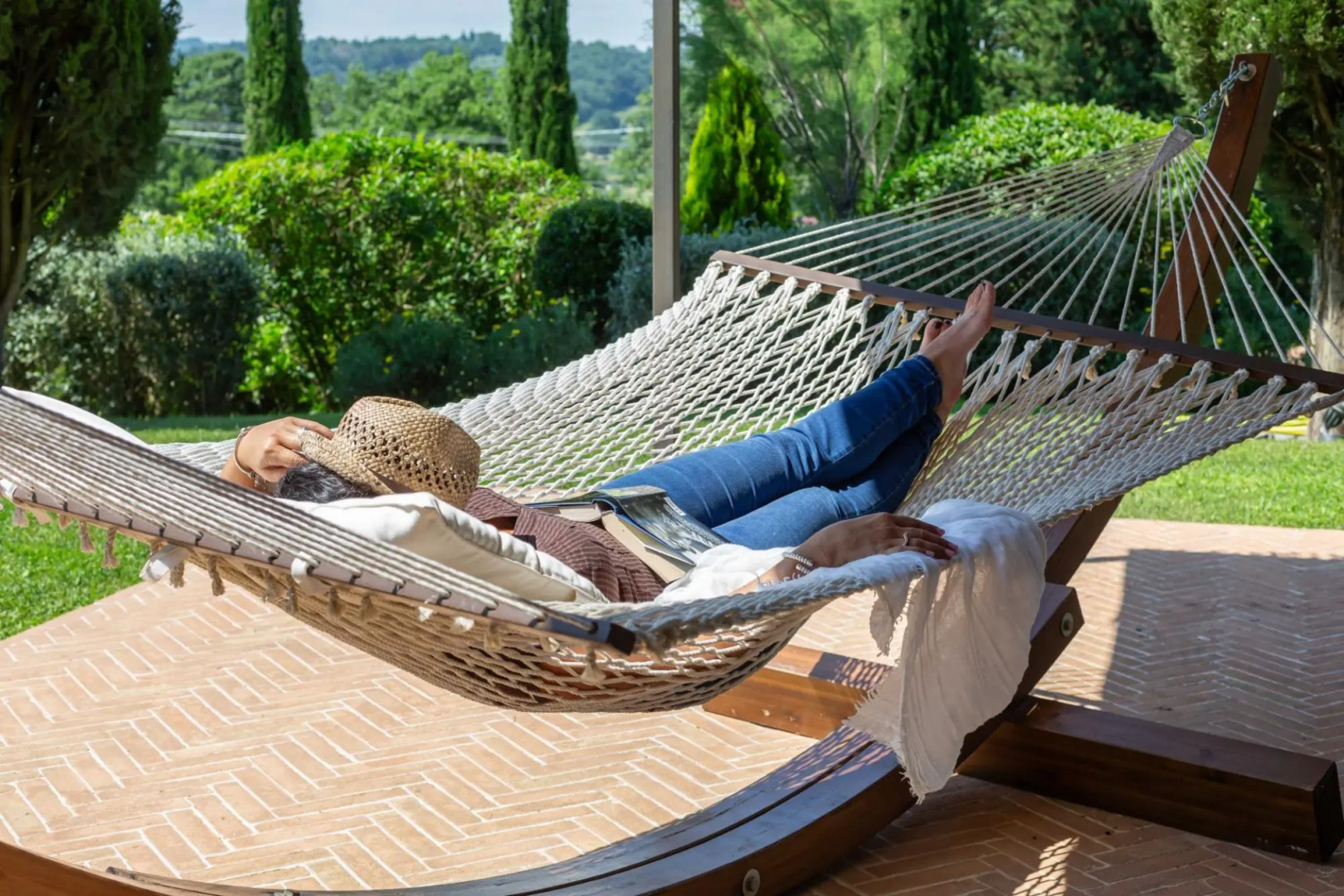 From this beautiful property, immersed in the Sienese countryside, you can enjoy sunsets with changi-Podere i Poggi