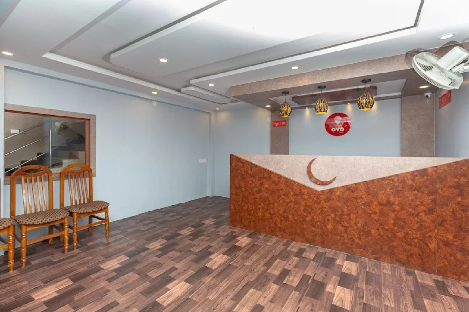 OYO 22105 Hotel Half Moon Inn