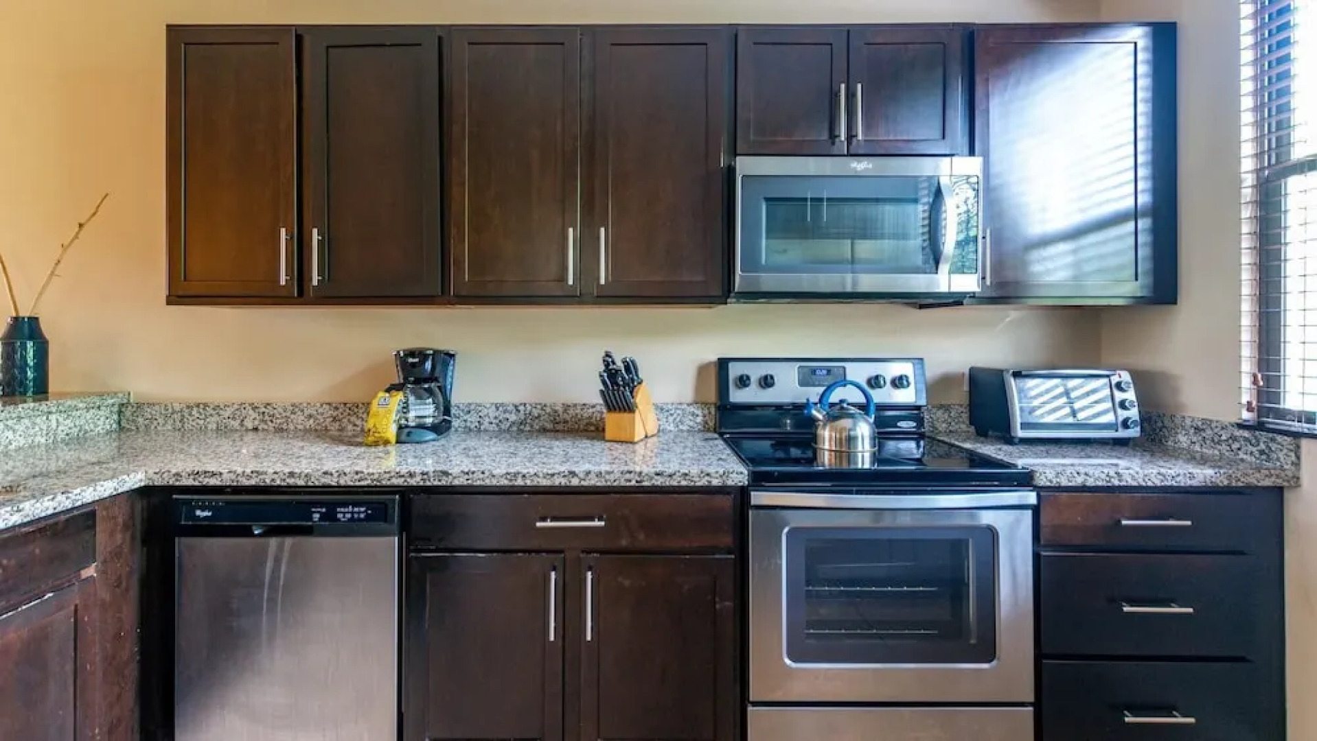 Unique 3BD Wonder on 3rd Floor in Coco with Mountain Views