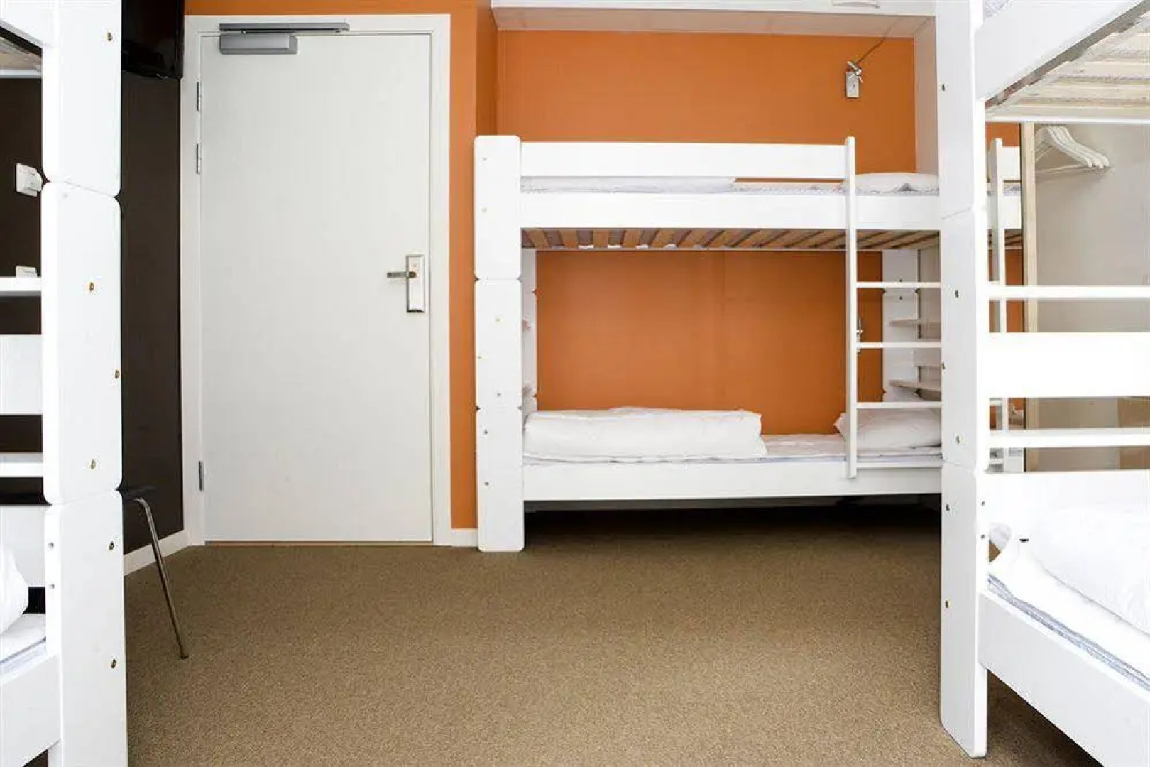 Slottsskogens Hostel