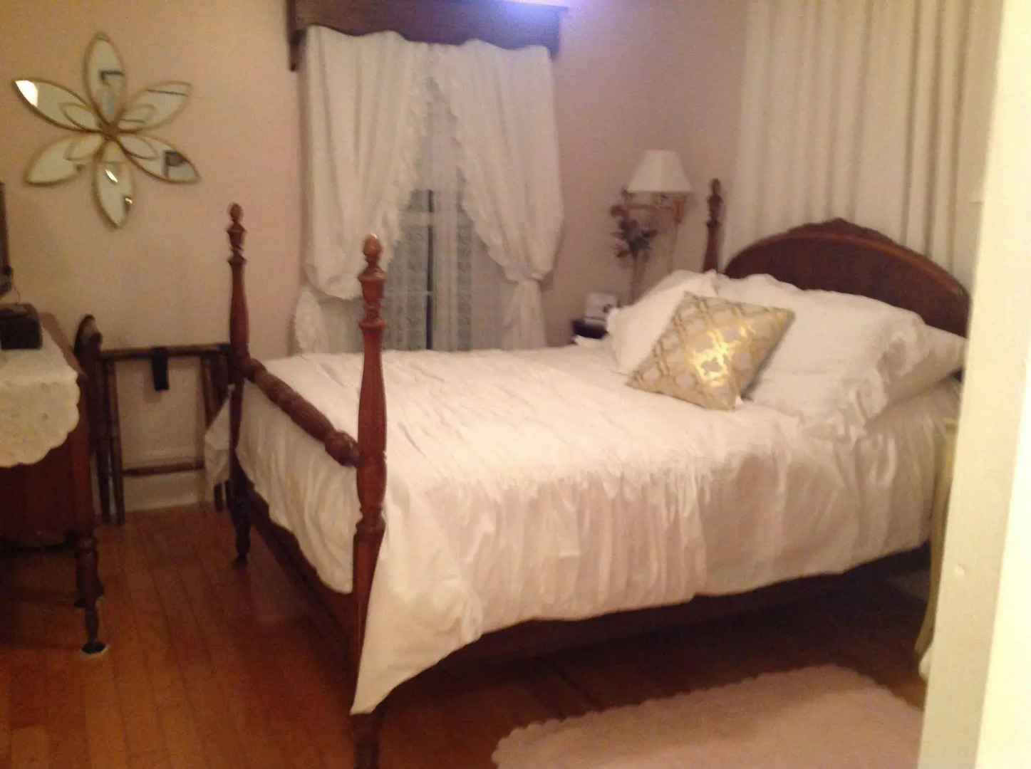 Maple Tourist Home Bed & Breakfast