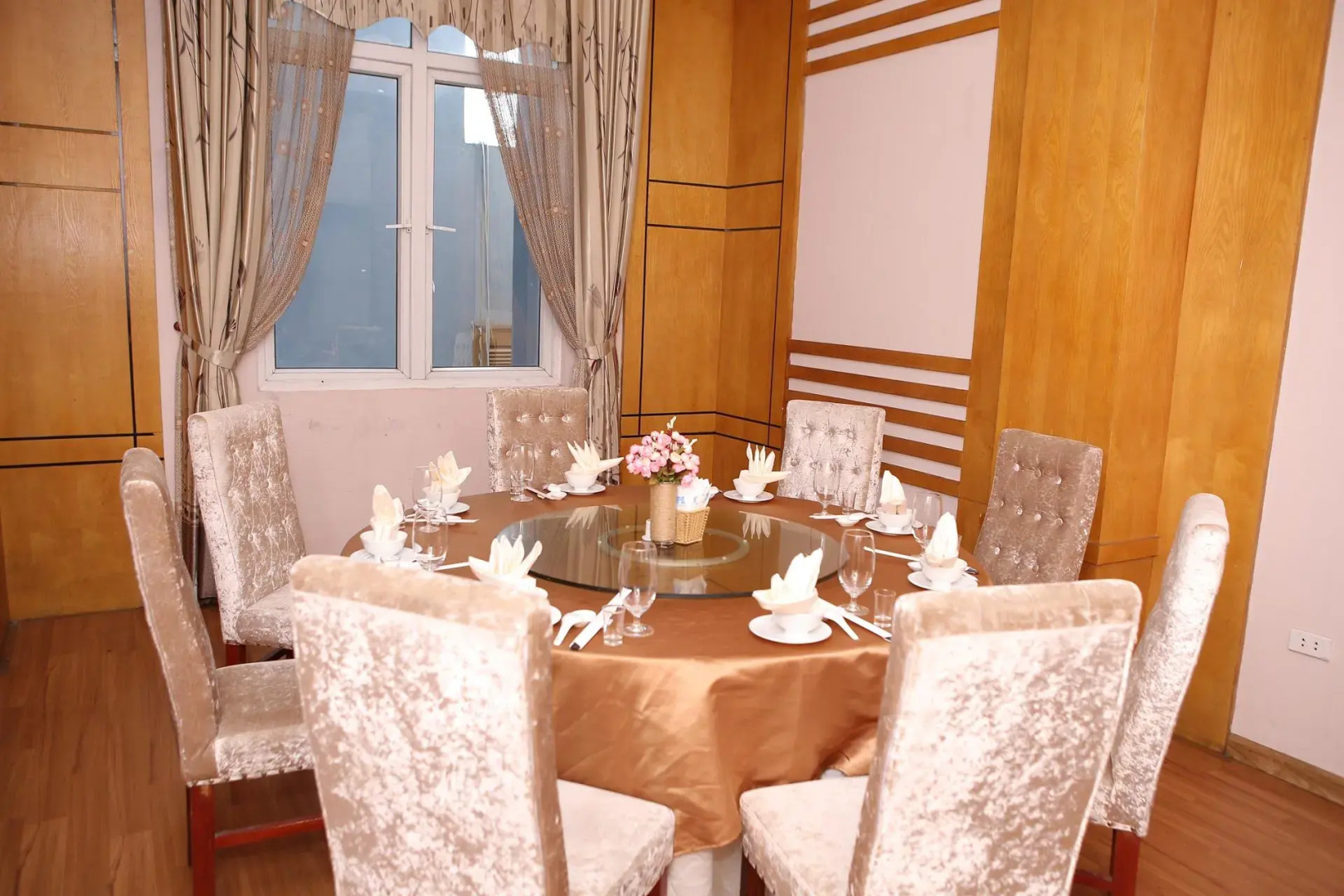 Central Phu Hung Hotel