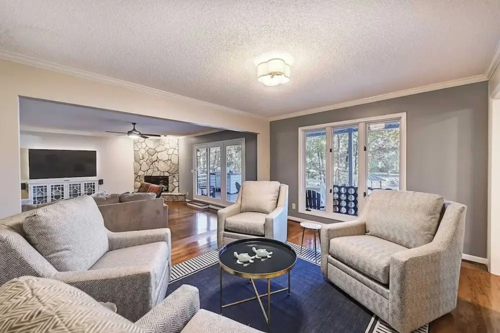 Lakefront Home Private Dock, Tiki Bar, Firepit Shore to Please by Avantstay