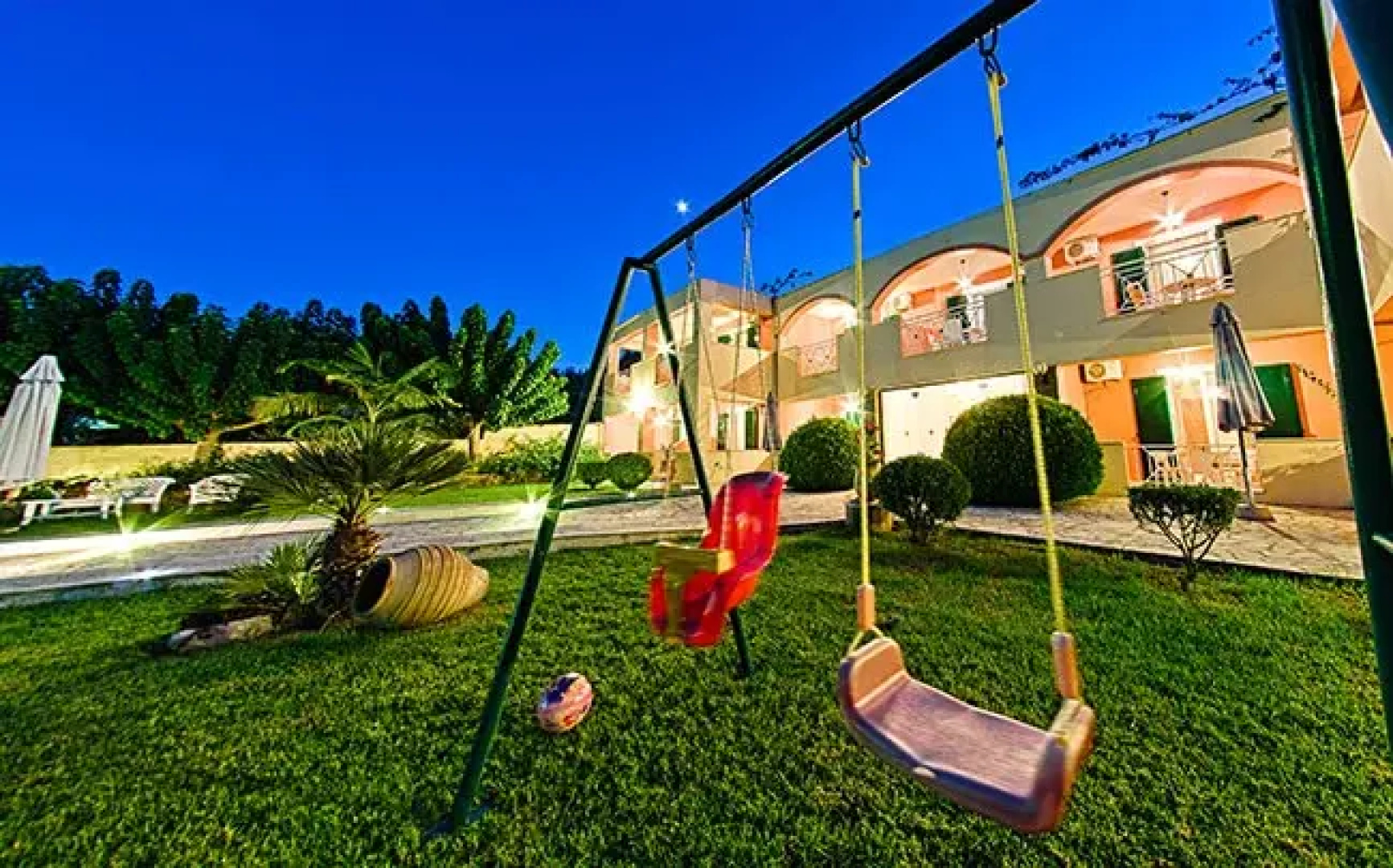 Remezzo Apartments & Studios