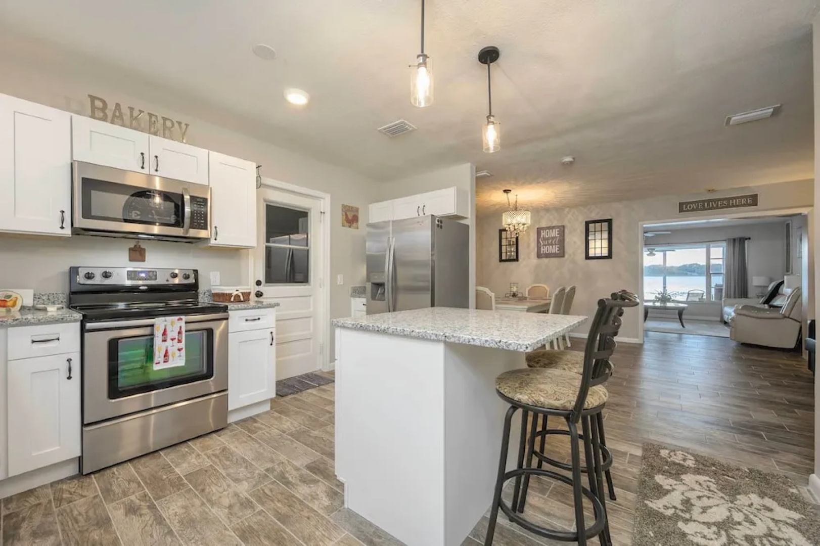Hook, Line & Leisure: Lakefront Gem, 2 Mi to Dtwn