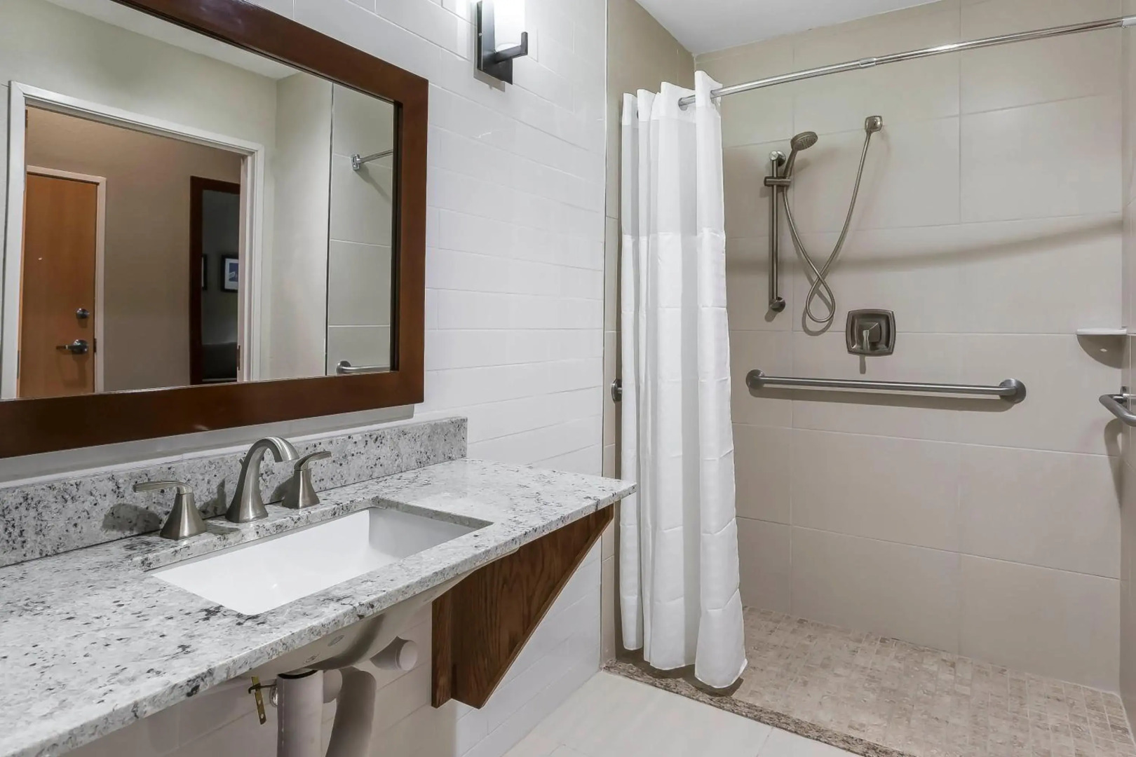 Comfort Suites University