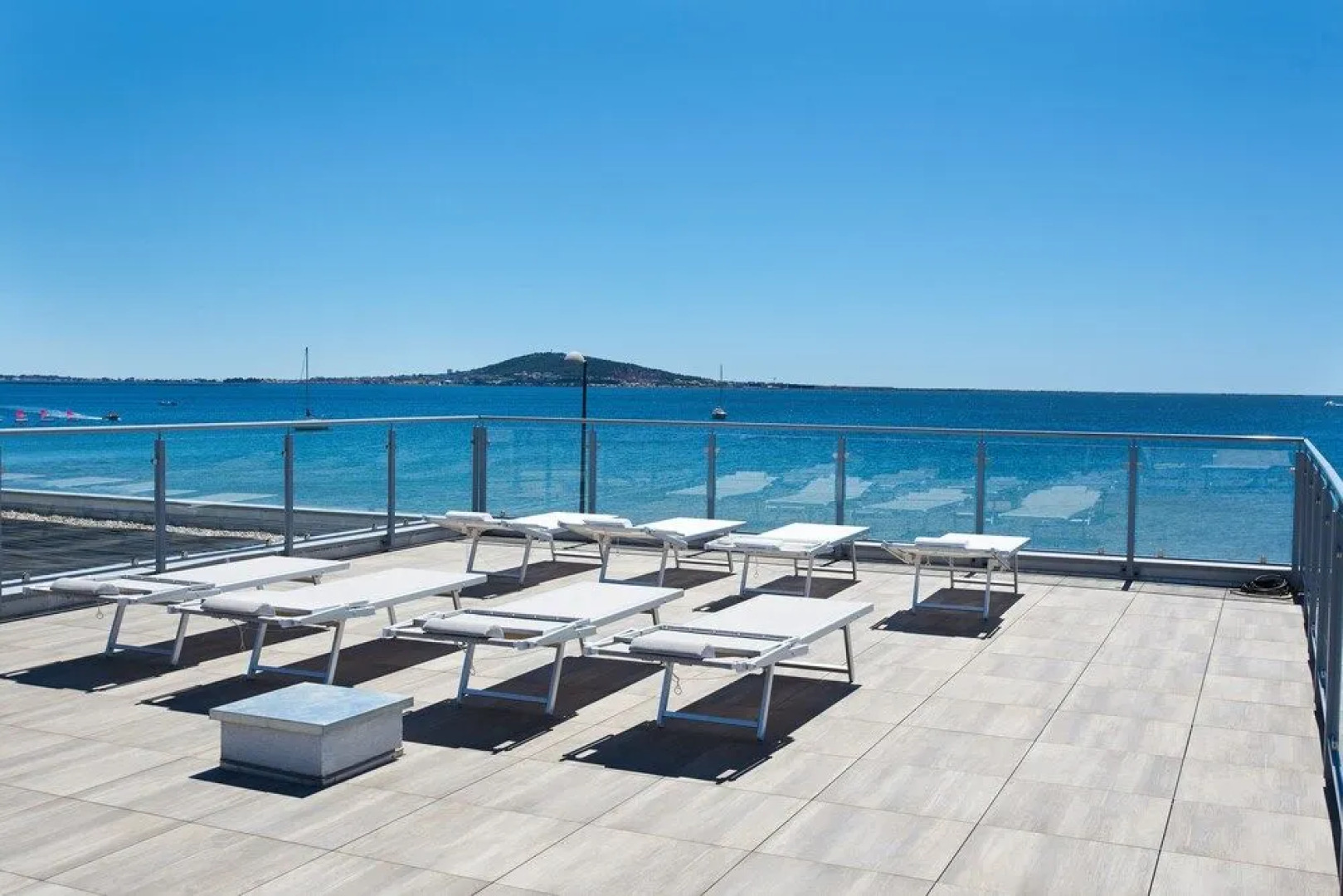 Hotel De La Pyramide