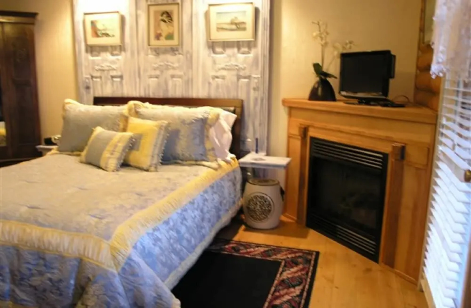 The Grand Living Bed & Breakfast