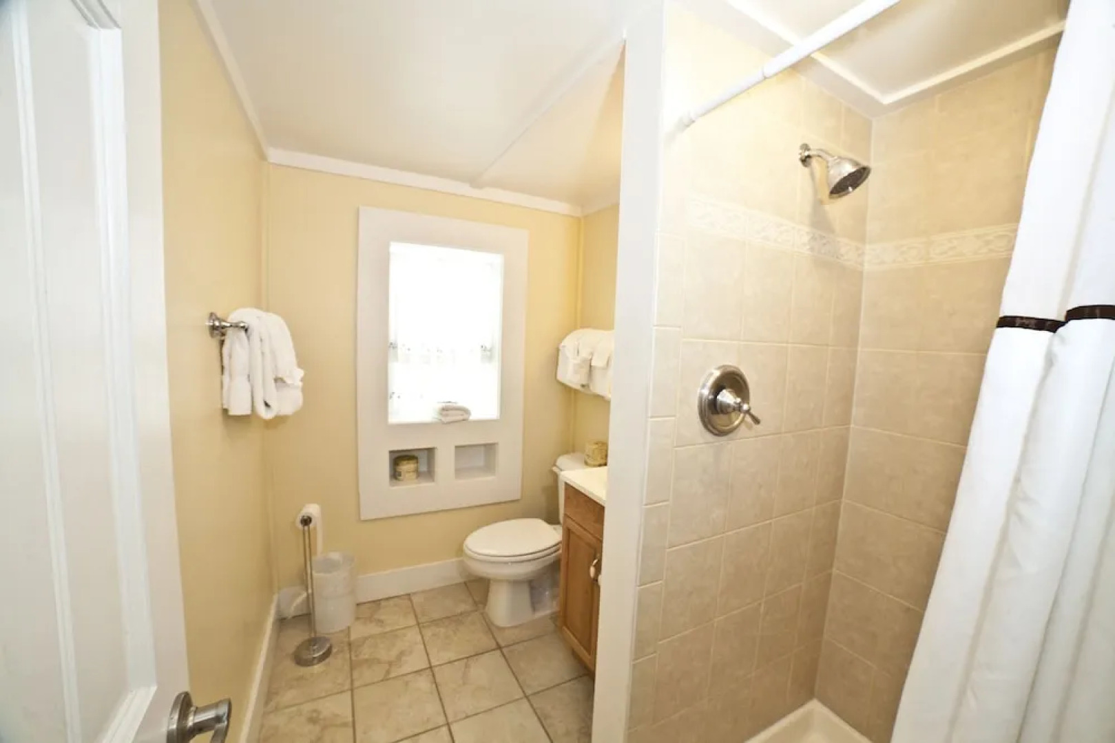 Georgianne Inn & Suites