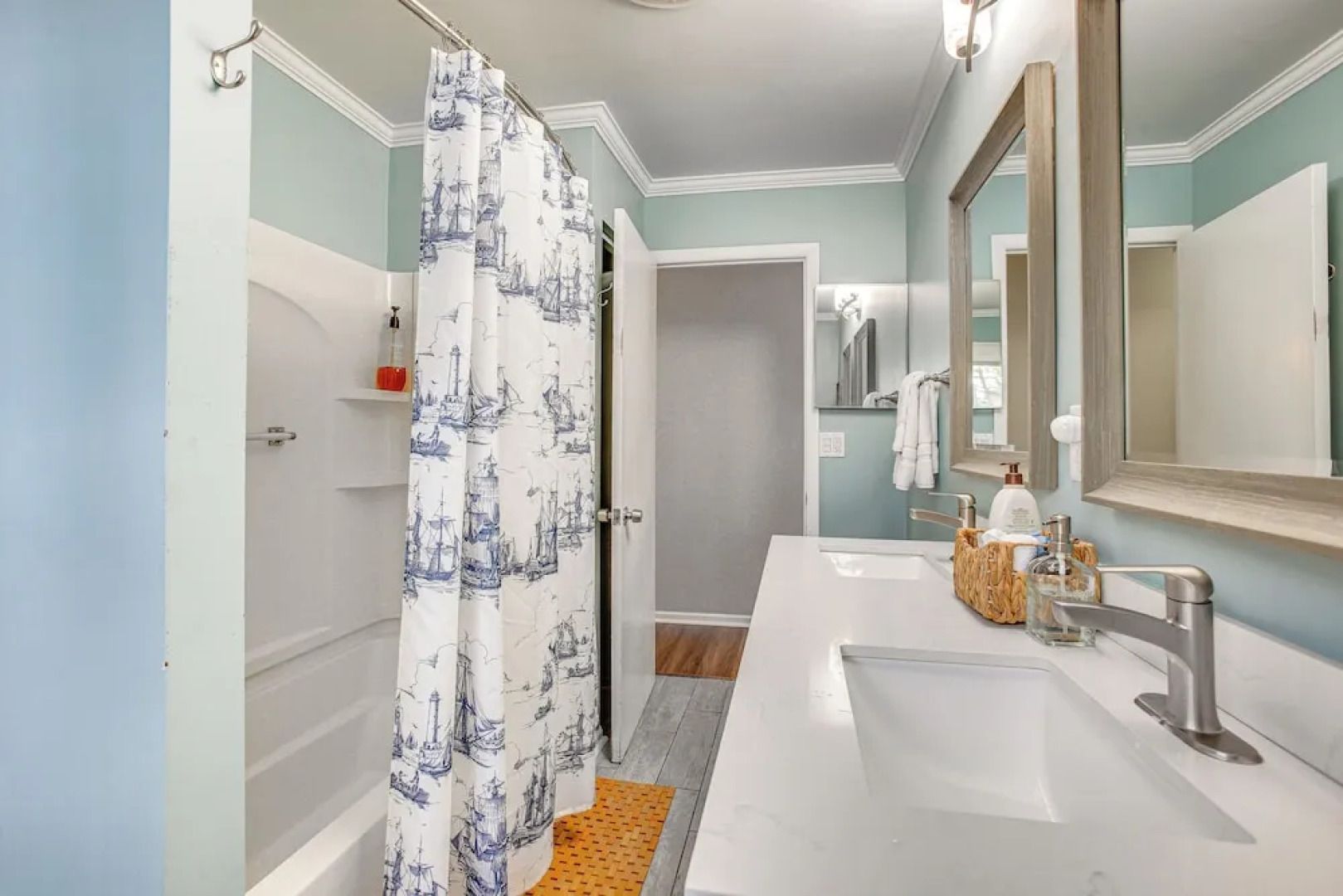 5 Mi to Mt Holiday: Spacious Home w/ Lake Views