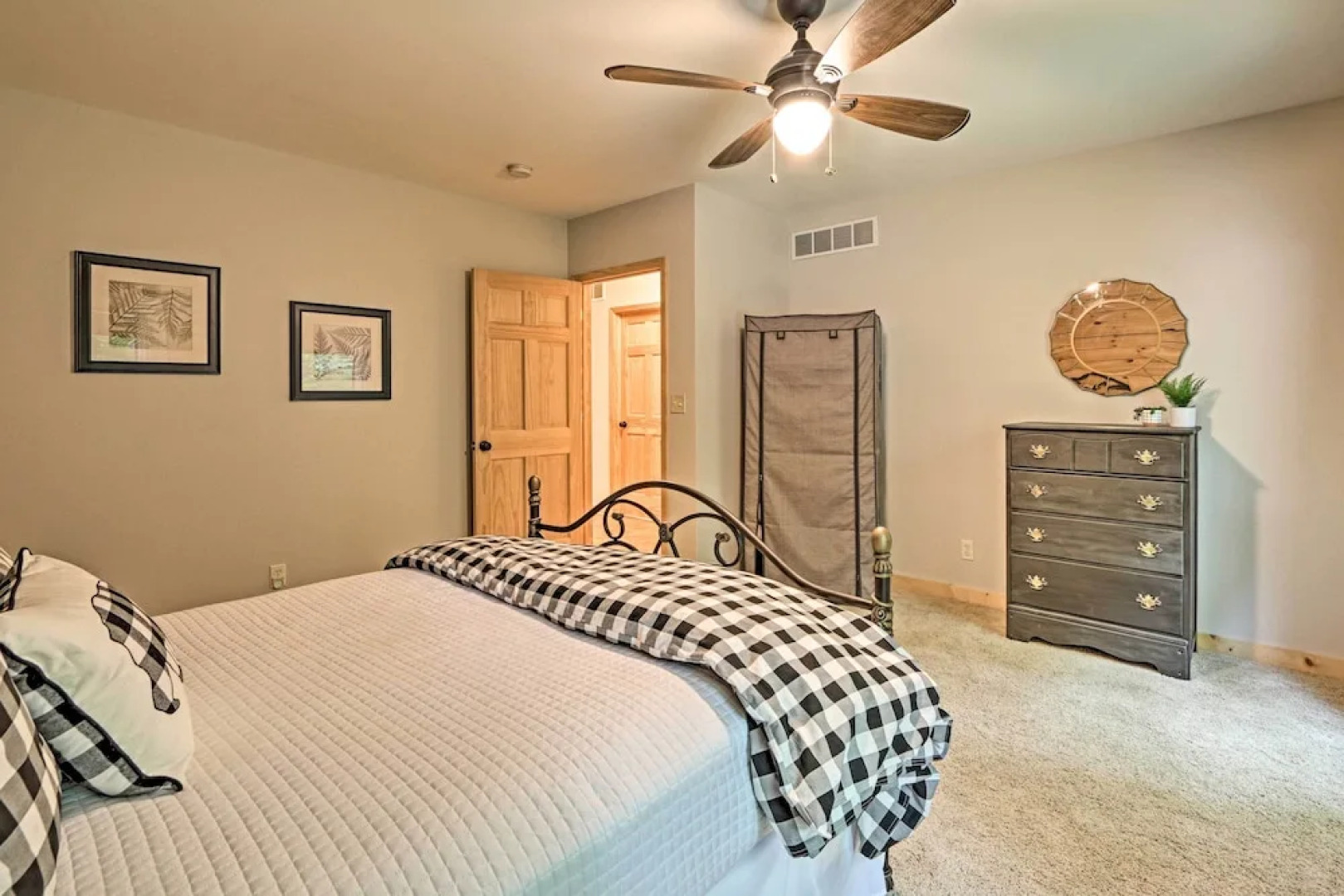 Quiet Cabin w/ Hot Tub ~ 15 Mi to State Parks!