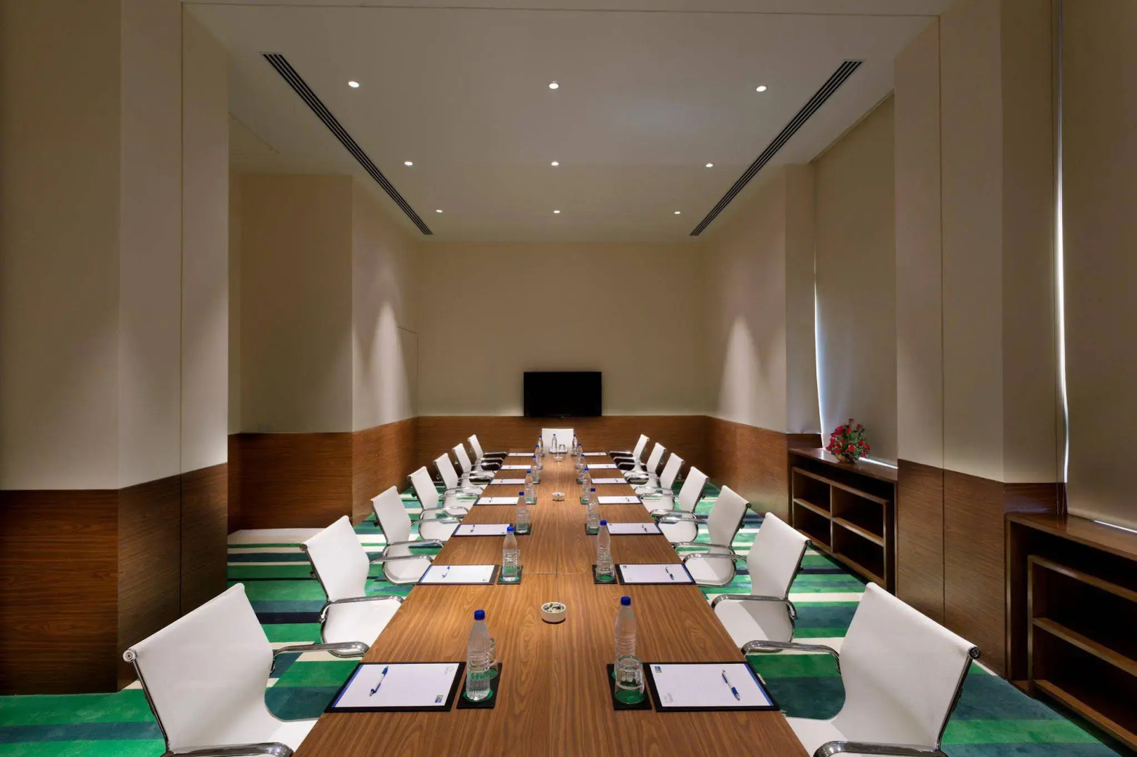 Holiday Inn Express Chennai Mahindra World City