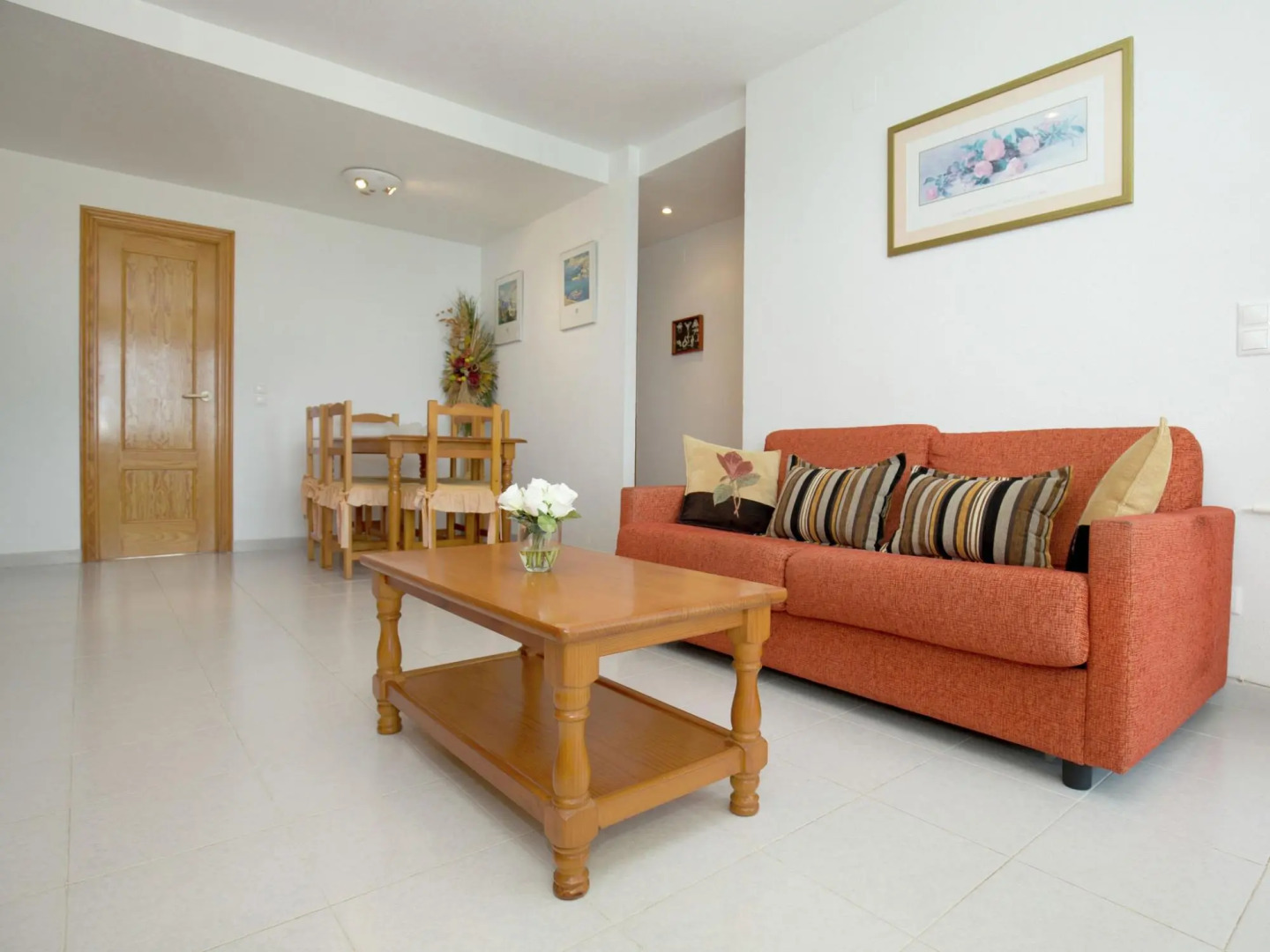 Well-Kept Apartment with Views of the Sea, Two Swimming Pools Near Vinaròs