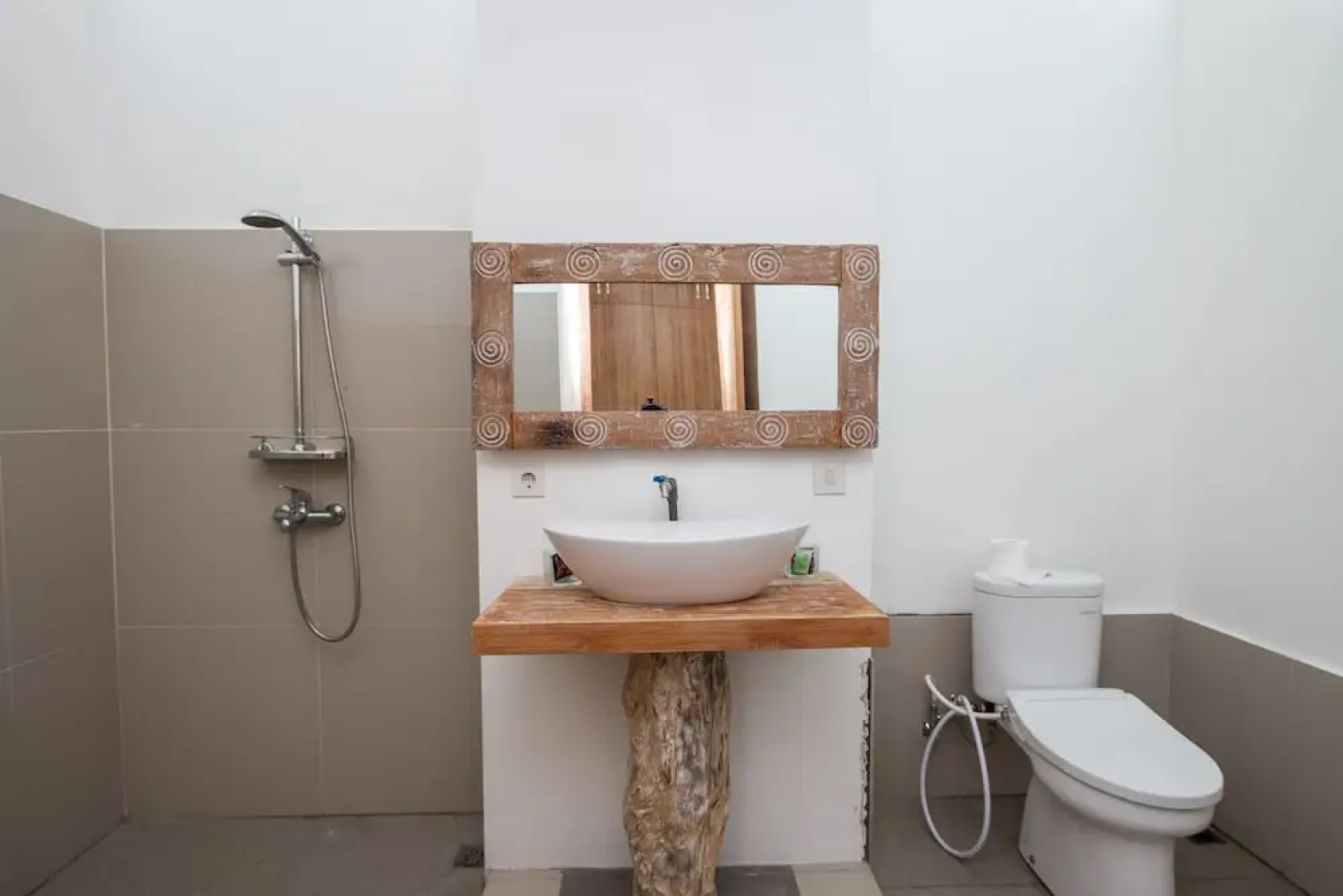 RedDoorz @ Kedungu Beach Surf