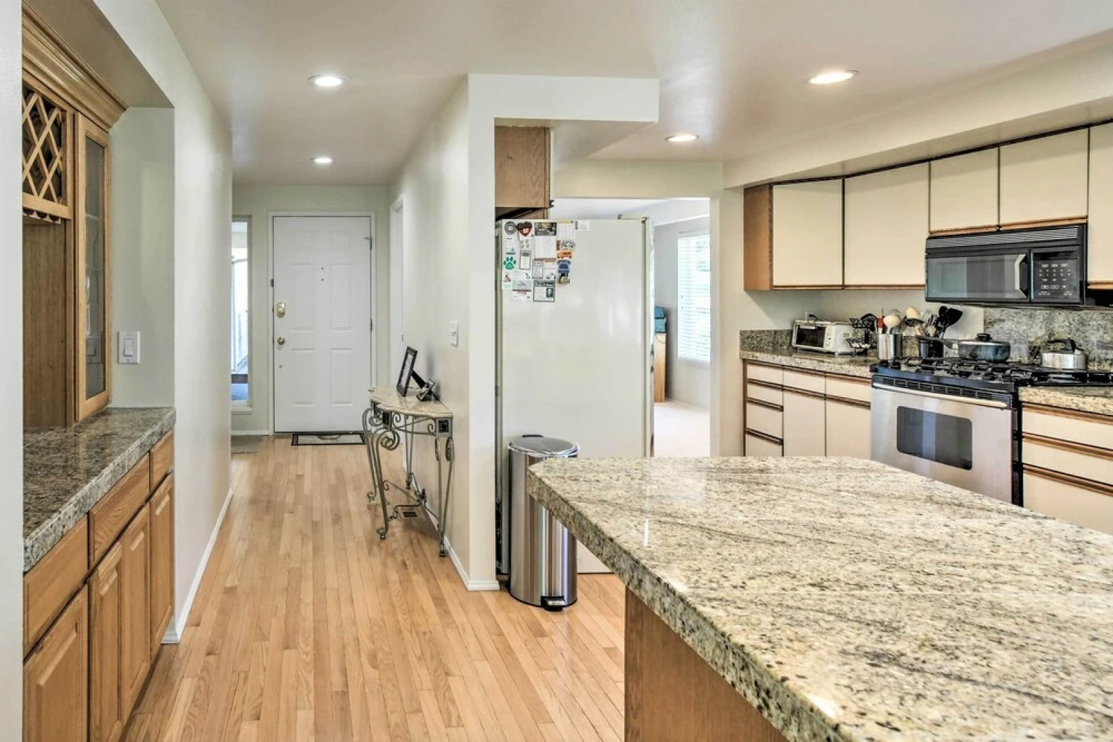 Spacious Family Home on Golf Course: Hike & Bike!