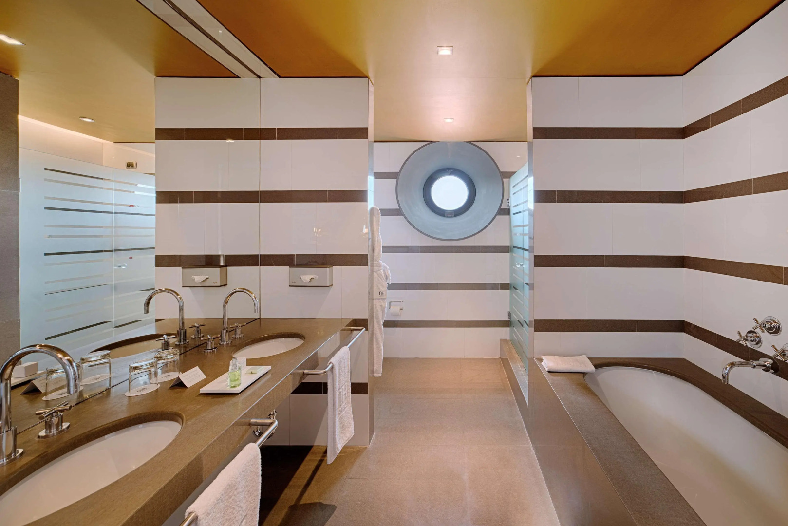 Отель NH Bologna de la Gare