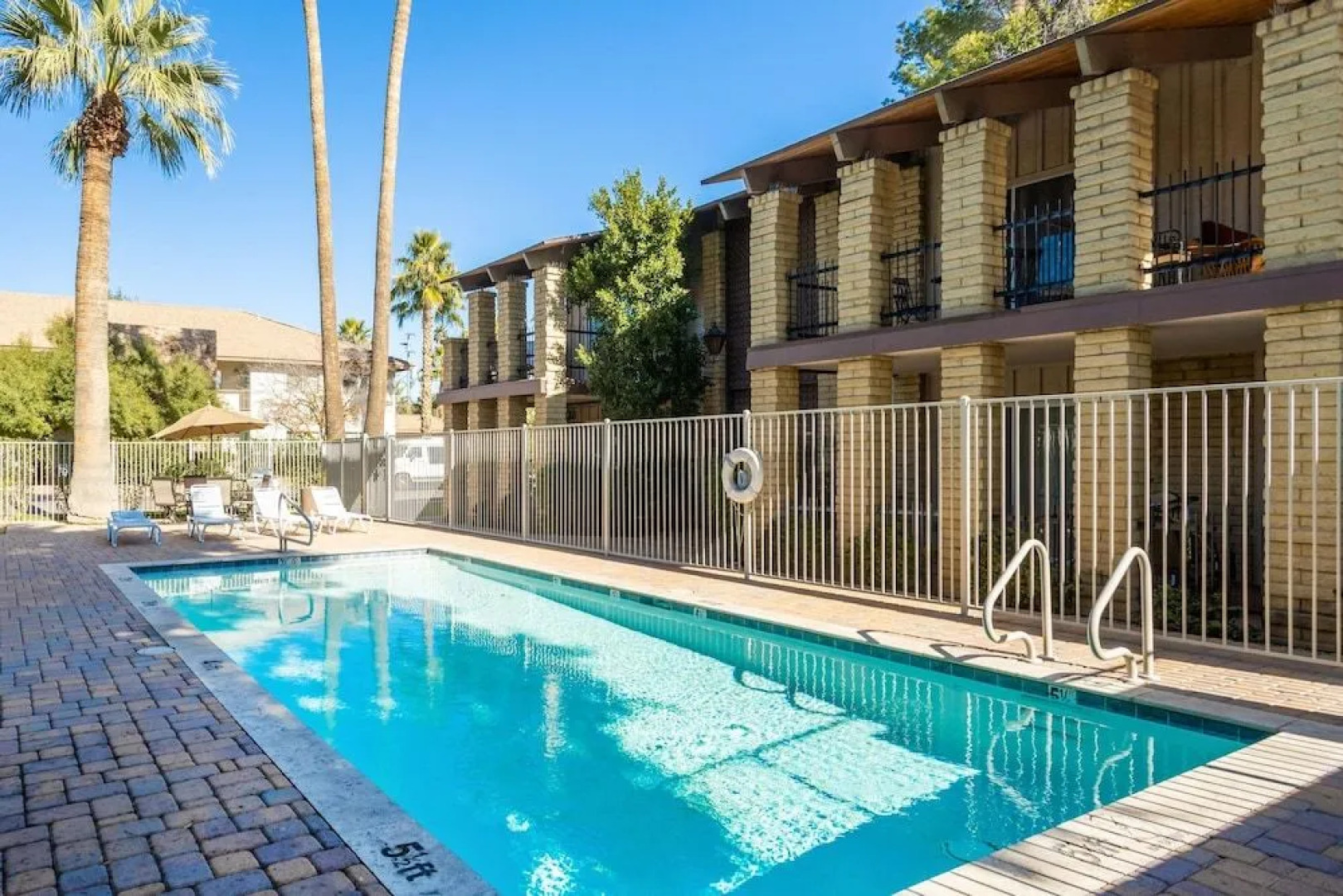 Luxury Living in Contemporary Old Town Scottsdale Townhouse townhouse