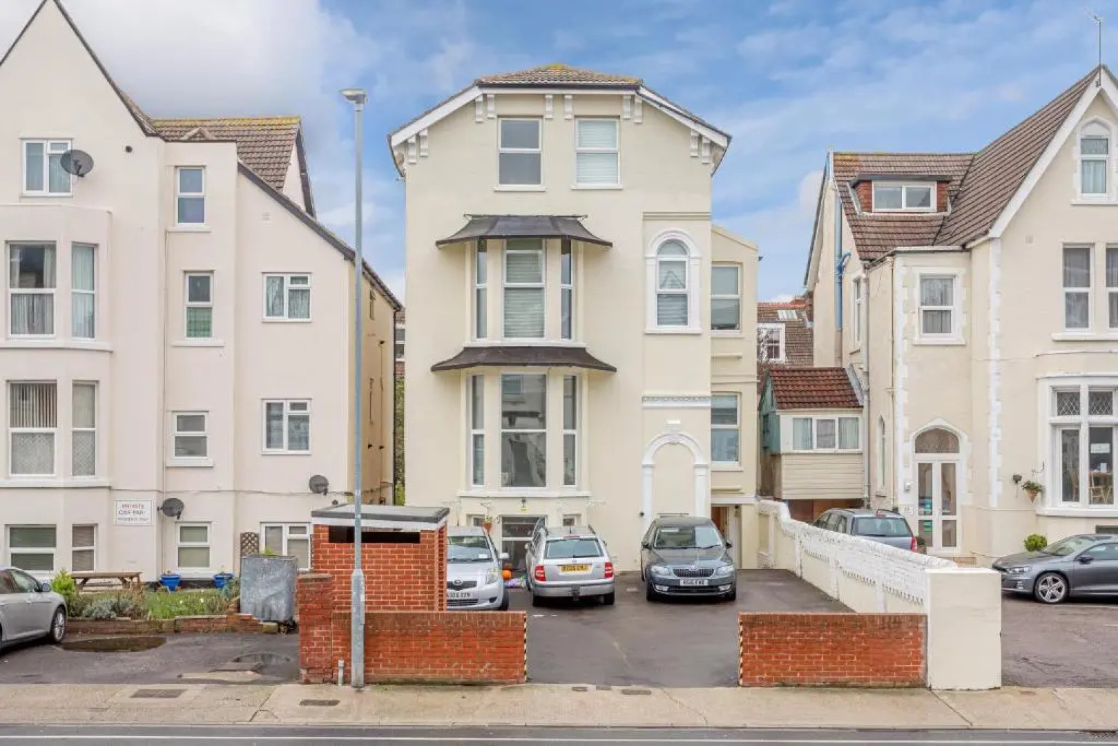 Luxury Granada Apartments - 1 & 2 bed FLATS Perfect for Contractors, Family, Students near Seafront