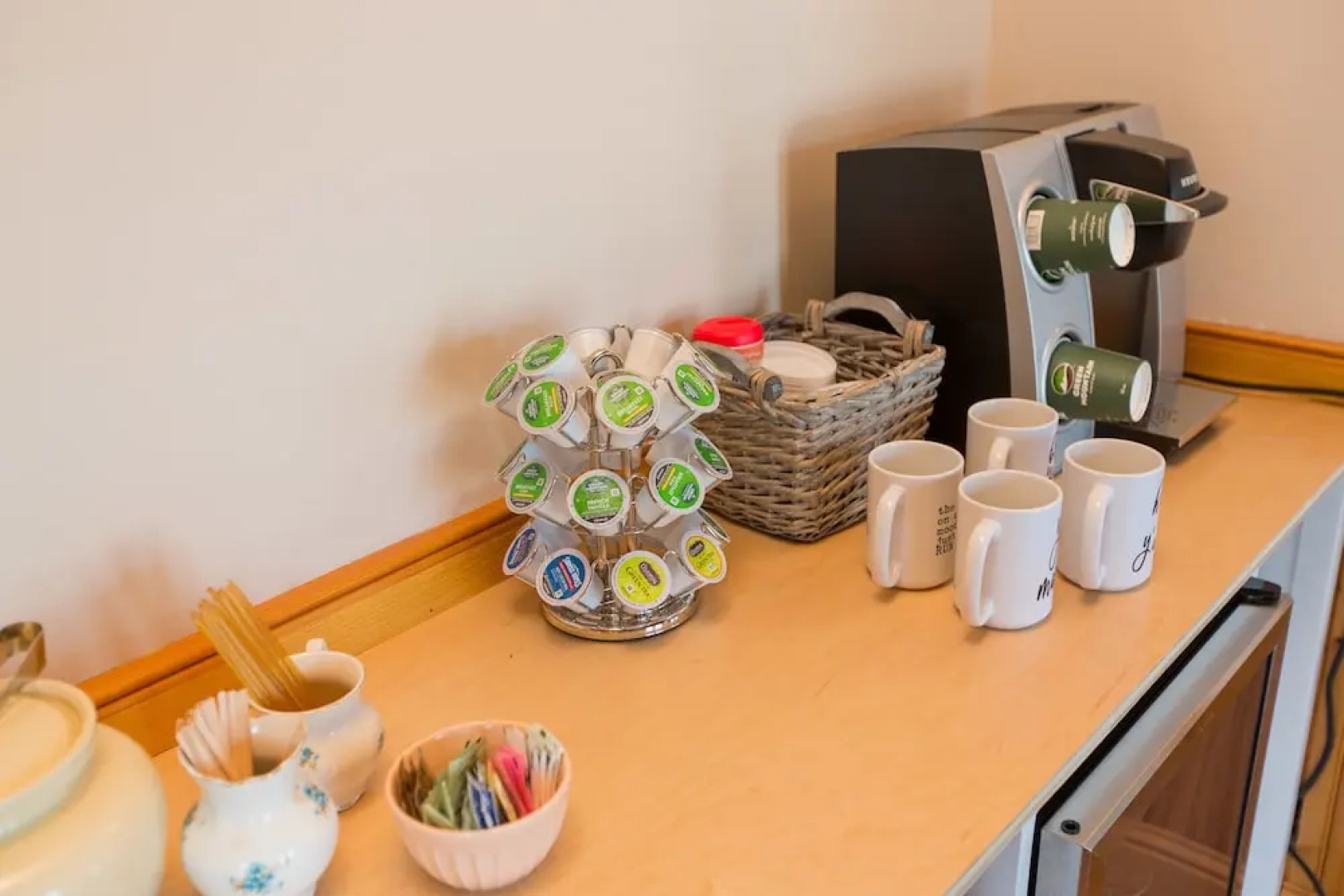 The Burrus House Inn Waterfront Suites