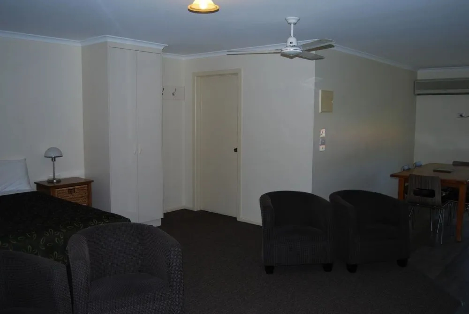 Sportsmans Motor Inn