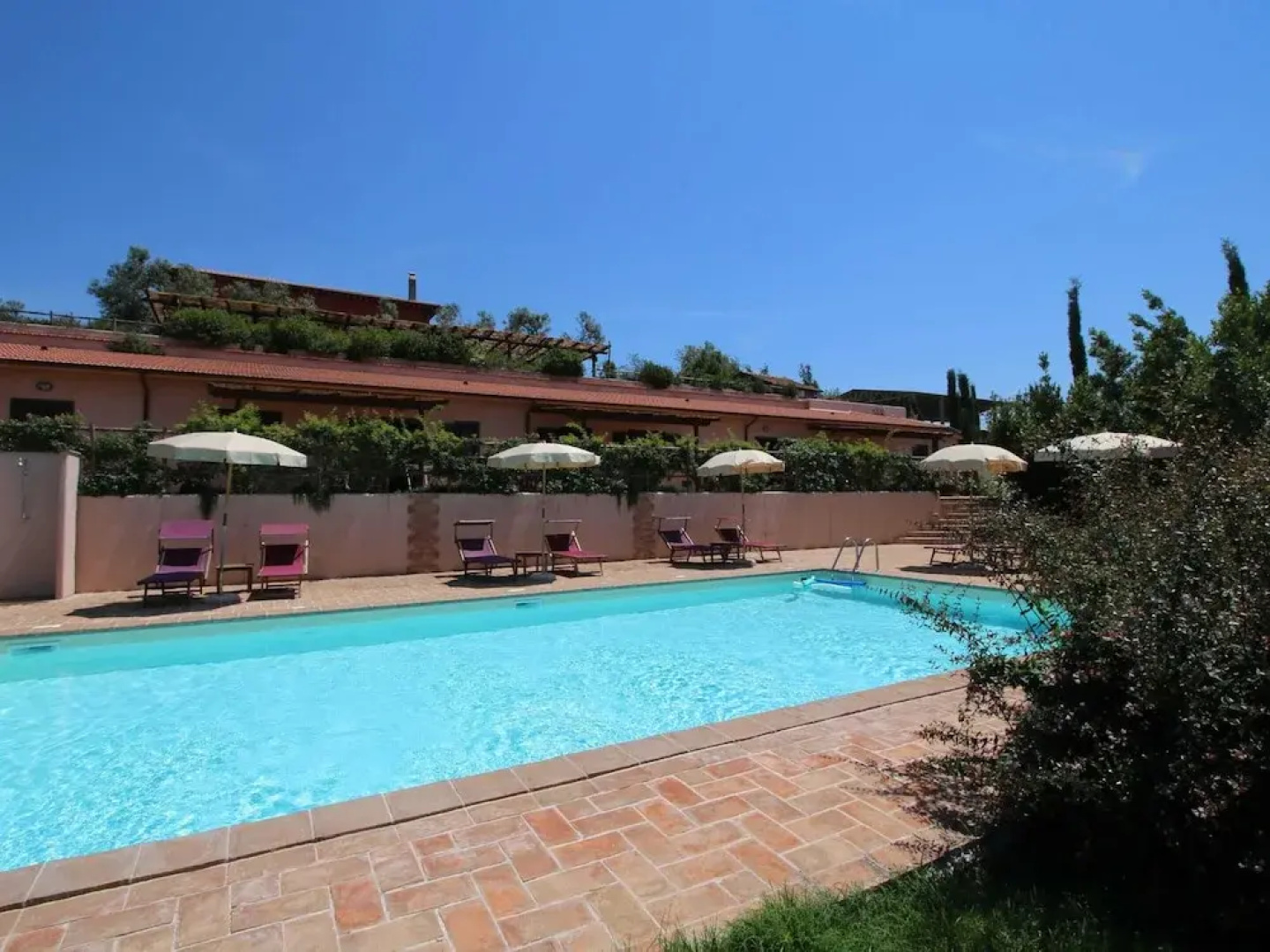 Enticing Farmhouse in Montalto di Castro near Sea