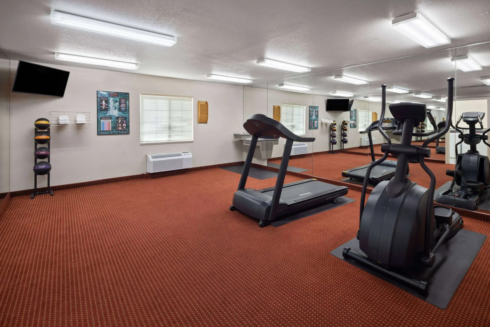 Days Inn & Suites by Wyndham Green Bay WI.