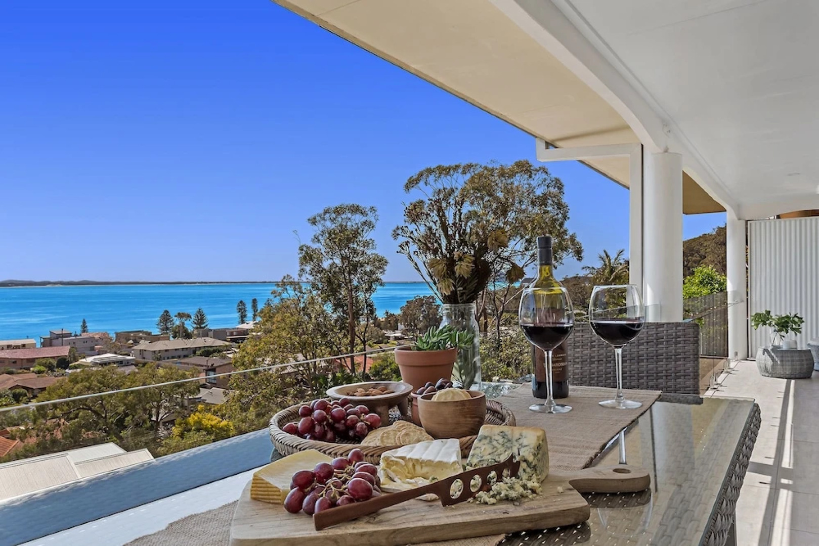 Phuza Maningi, 17 Myan Close